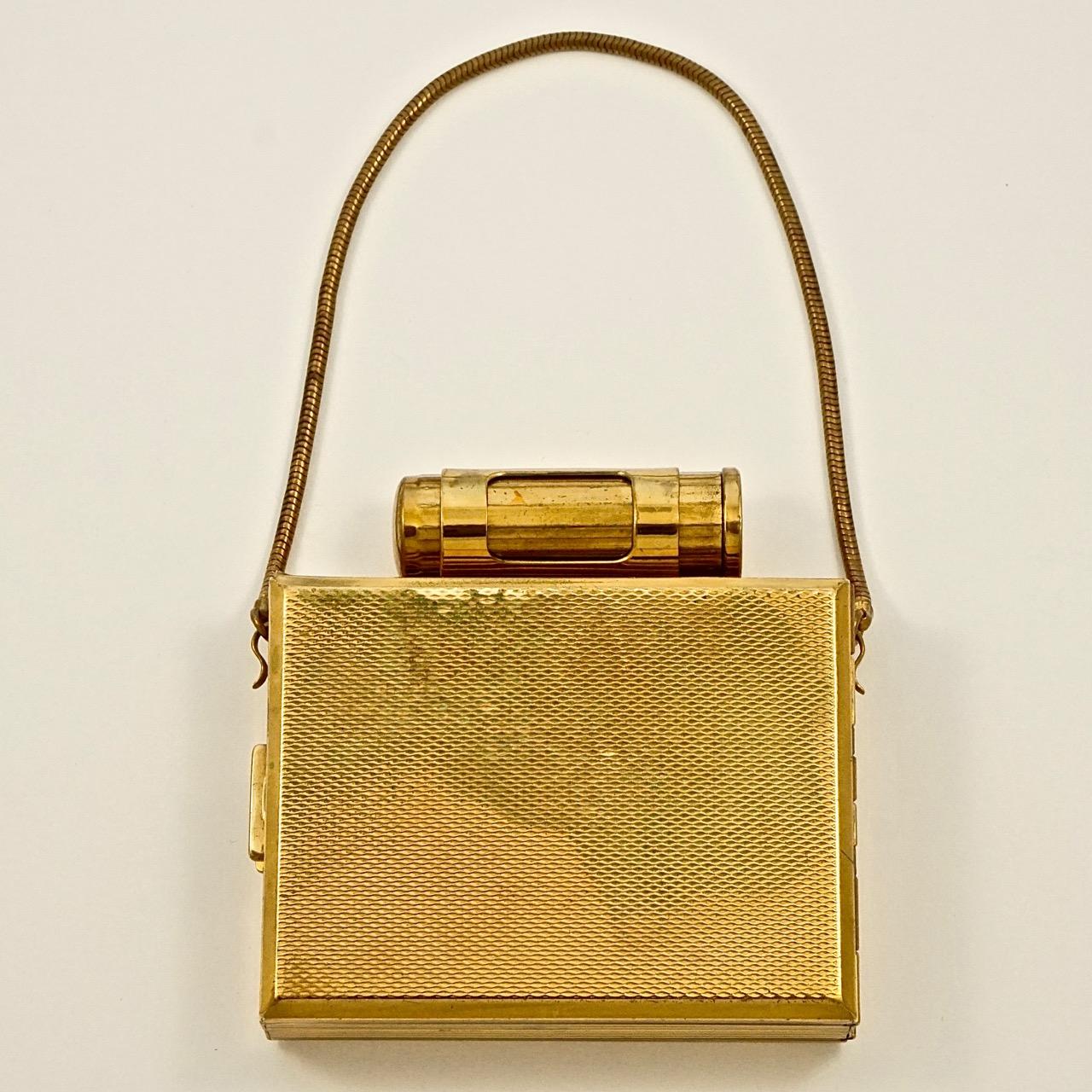 Kigu goldfarbene kompakte Partytasche mit einem hübschen strukturierten Rautenmuster auf der Vorder- und Rückseite und einem Schlangenkettengriff. Das Gehäuse ist mit E.G. paraphiert. Länge 7,55 cm / 3 Zoll, Breite 5,8 cm / 2,8 Zoll und Höhe 2,1 cm
