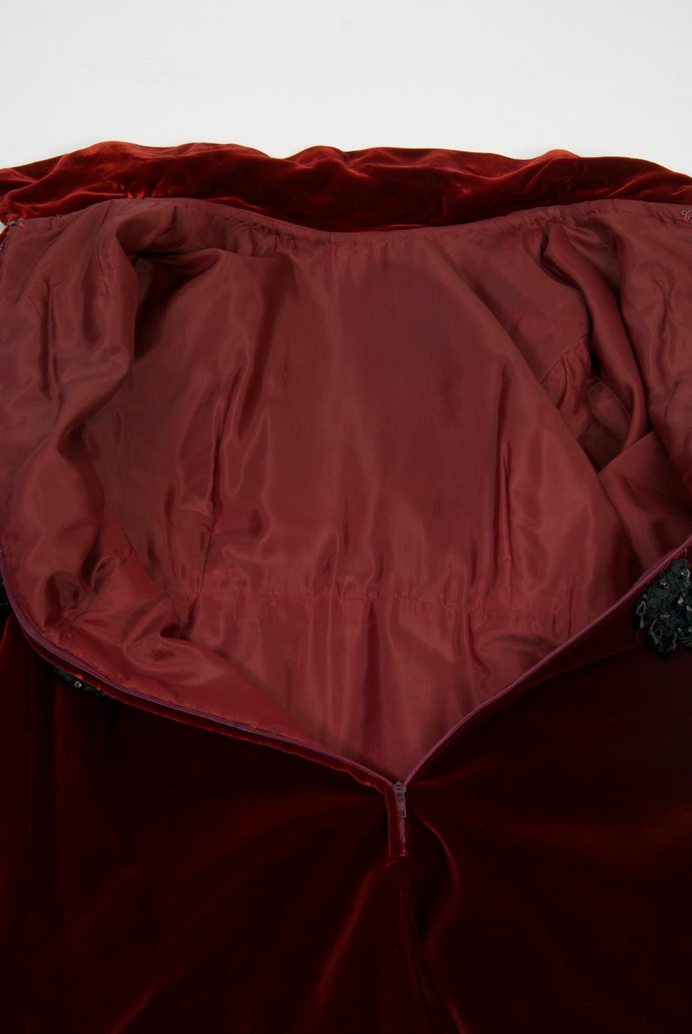 Kiki Hart Vestido de terciopelo burdeos en venta 4