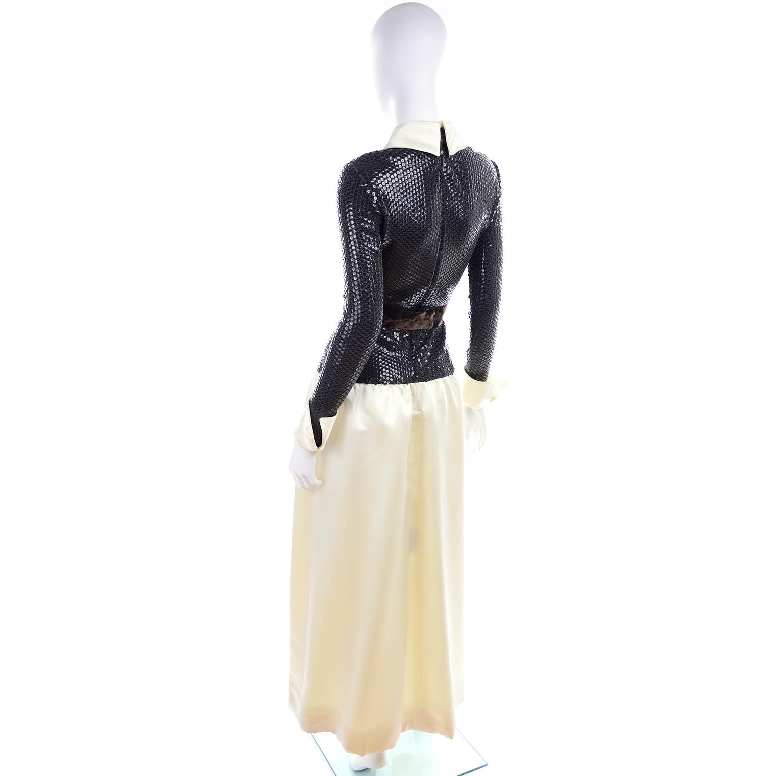 Kiki Hart - Robe de soirée vintage en satin ivoire avec corsage à sequins marron et nœud en velours Pour femmes en vente