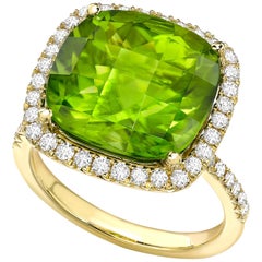 Kiki McDonough 18 Carat Yellow Gold Cushion Peridot and Diamond Cocktail Ring