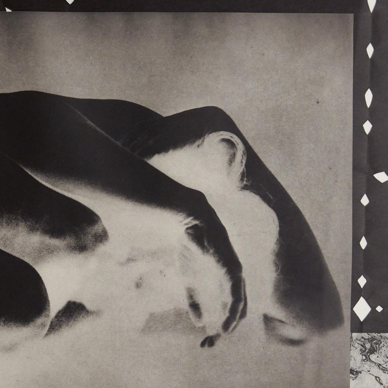 Kiki Smith (geb. 1954) ist eine gefeierte amerikanische Künstlerin, die für ihre multidisziplinäre Erforschung des menschlichen Körpers und der Themen Existenzialismus, Transformation und Natur durch eine feministische Brille bekannt ist.

Smiths