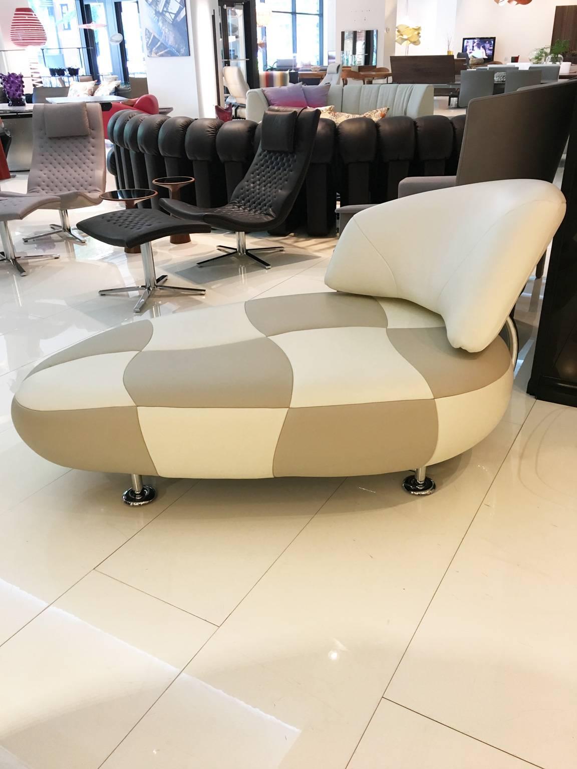 Modern Kikko White & Taupe Leather Chaise Lounge with Polished Chrome Steel by Leolux