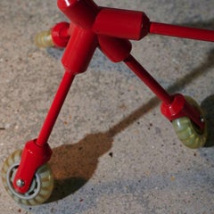 Kila Kila, Rode Hond-Lampe aus Metall/Plastik von Harry Allen