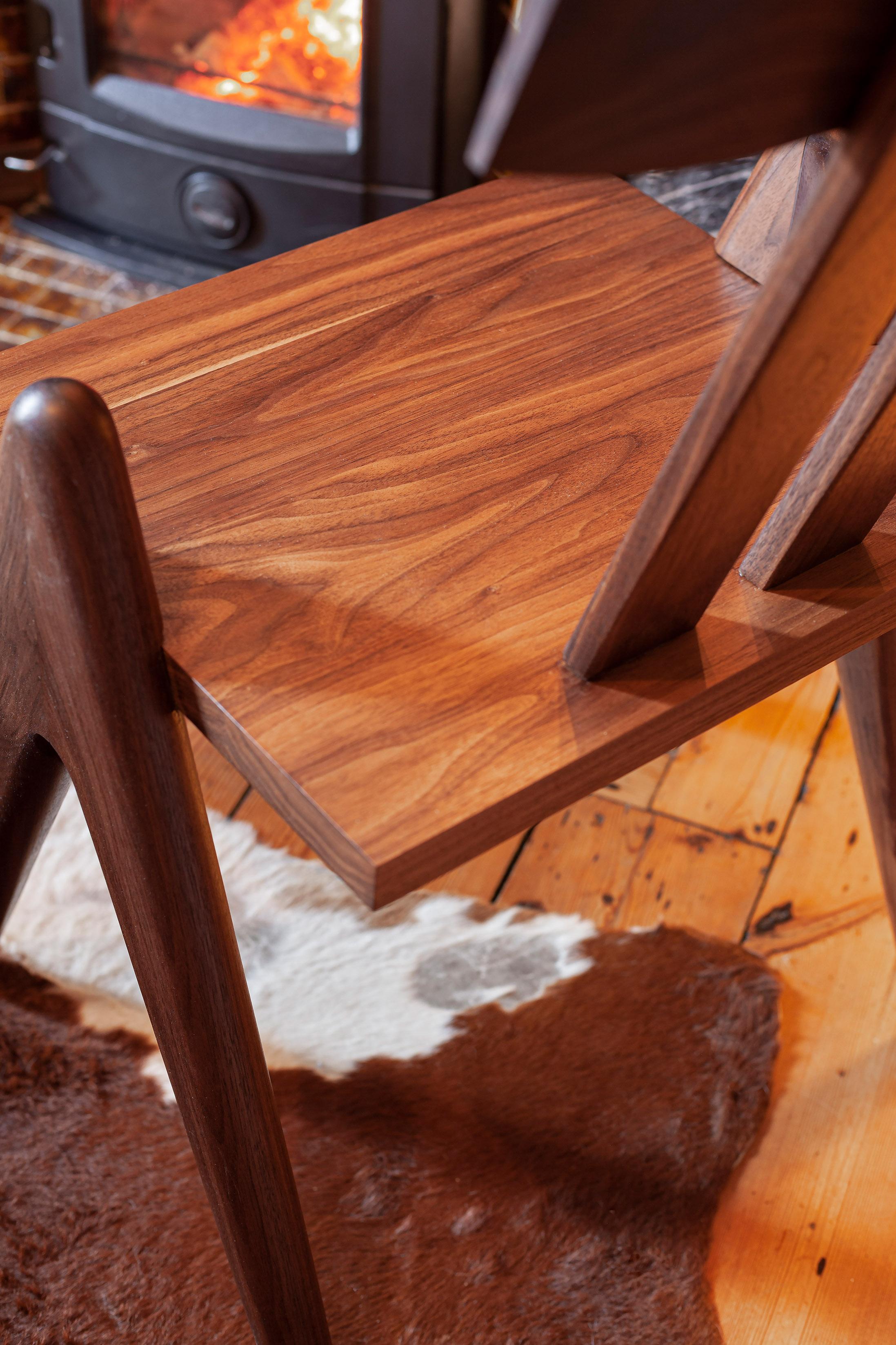 Mid-Century moderno Sedia Kiley in noce in vendita