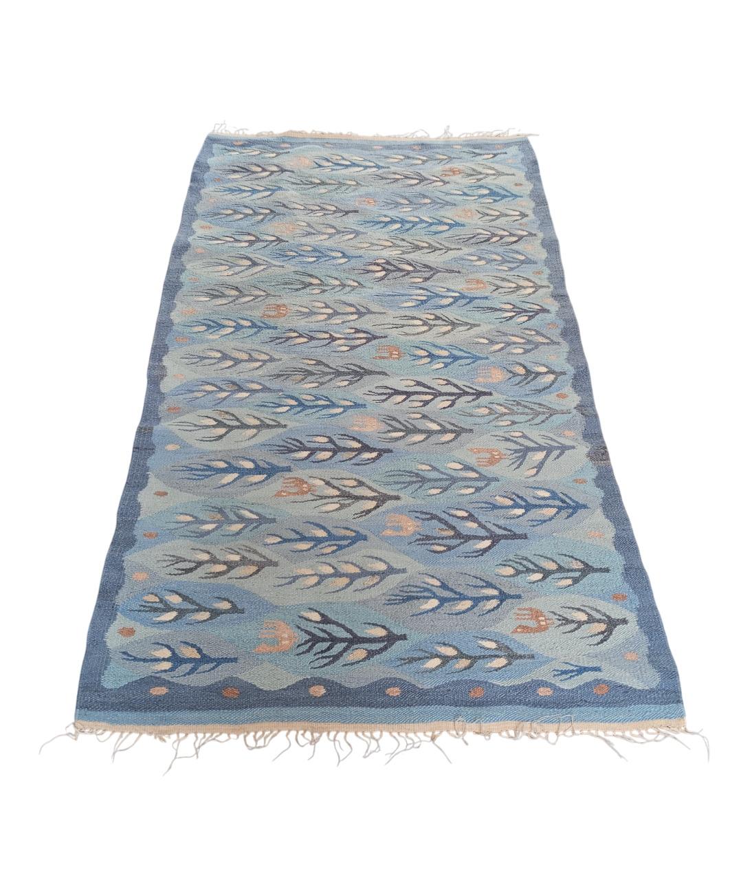Kilim/arazzo hand-woven wool vintage 1970s light blue In Good Condition For Sale In Firenze, FI