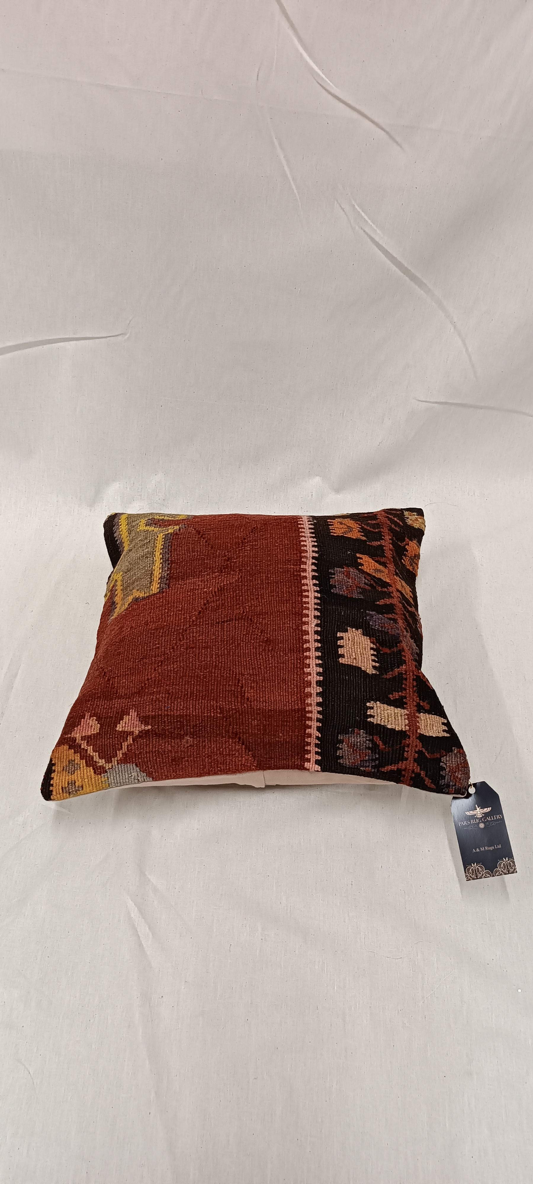 Turc Housse de coussin Kilim Bourgogne Tribal Zigzag Laine Coussin Géométrique Contemporain en vente