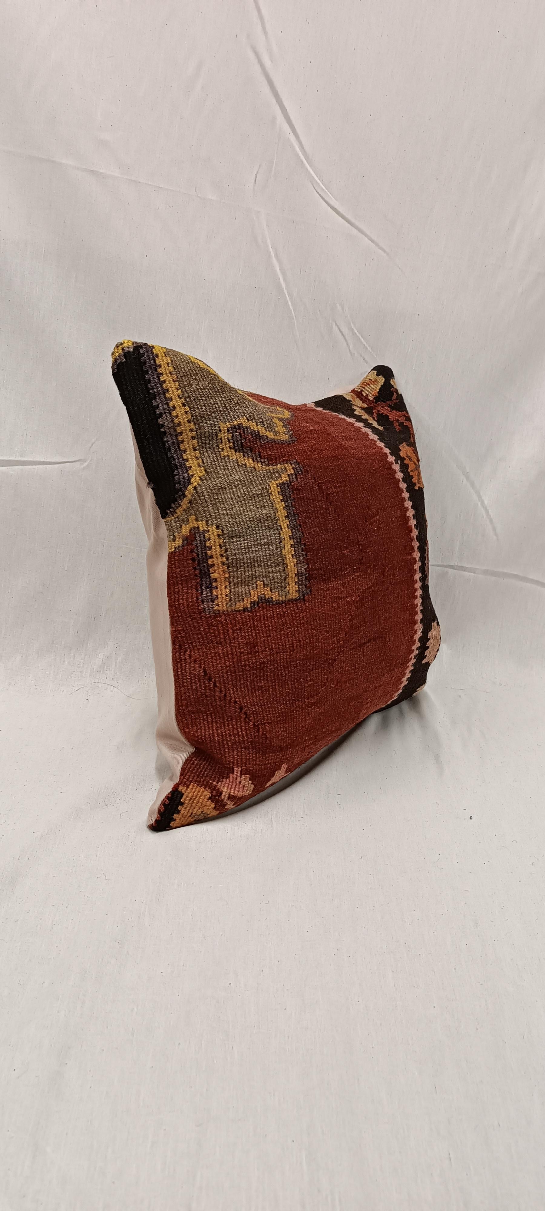 Tissé à la main Housse de coussin Kilim Bourgogne Tribal Zigzag Laine Coussin Géométrique Contemporain en vente