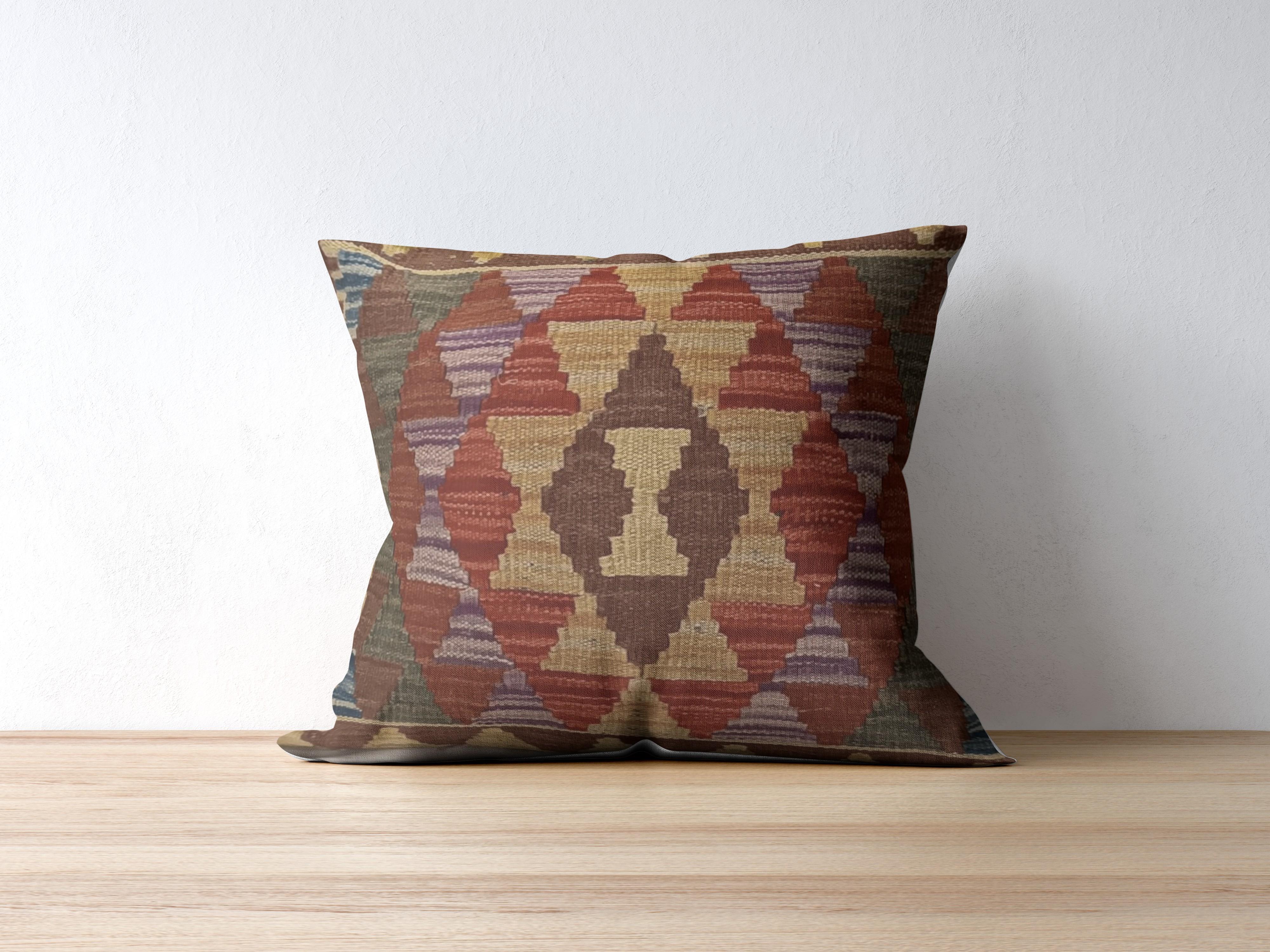 Funda de Cojín Kilim Contemporáneo de Asia Central - Cojín de Lana Zigzag Tribal Multicolor

Alegra tu casa con esta impresionante funda de cojín kilim hecha a mano, tejida con una alfombra de lana contemporánea de Asia Central. Con un atrevido