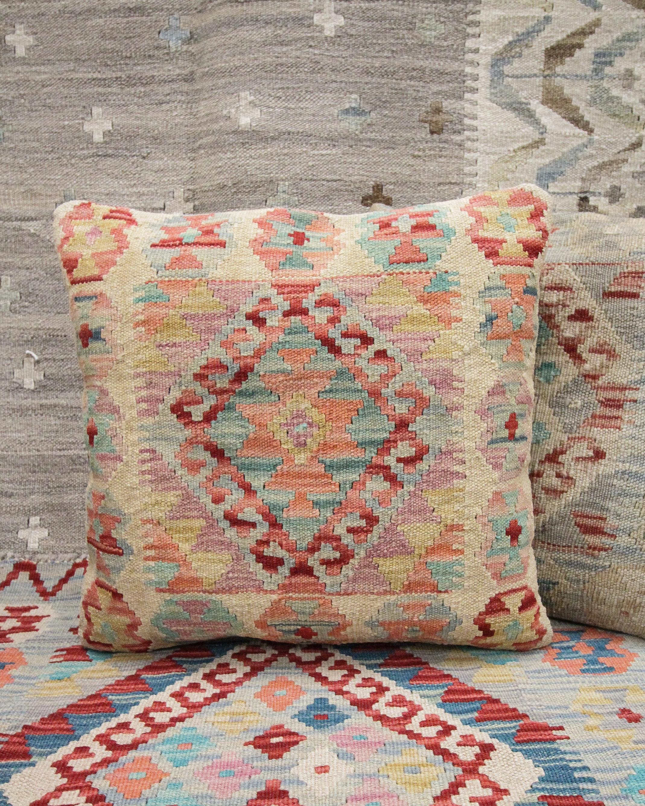 Kilim Cushion Cover Rustic Beige Pink Wool New Handmade Scatter Pillow In New Condition In Hampshire, GB
