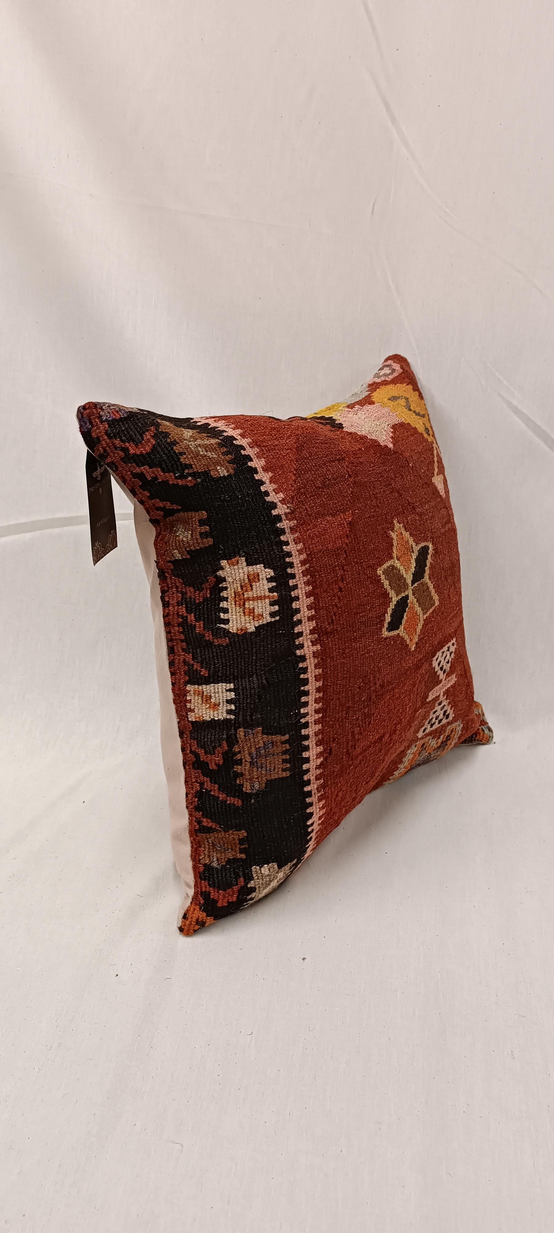 Kelim Kissenbezug, weinrot Tribal Zickzack Wolle Kissen Zeitgenössisch Geometrisch im Zustand „Neu“ im Angebot in Wembley, GB