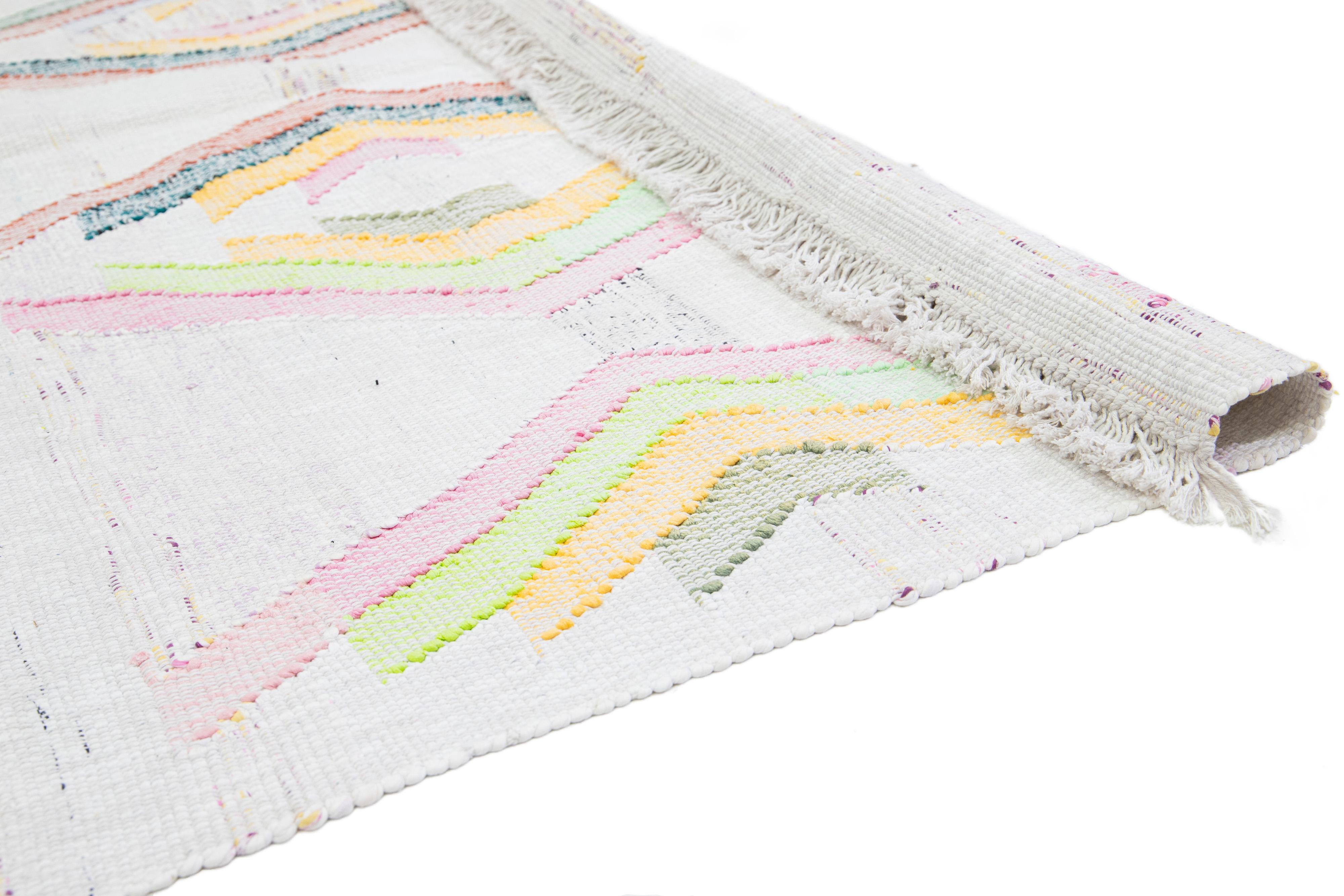 Beigefarbener Wollteppich aus Kelim Flachgewebe mit modernem geometrischem Muster (Türkisch) im Angebot
