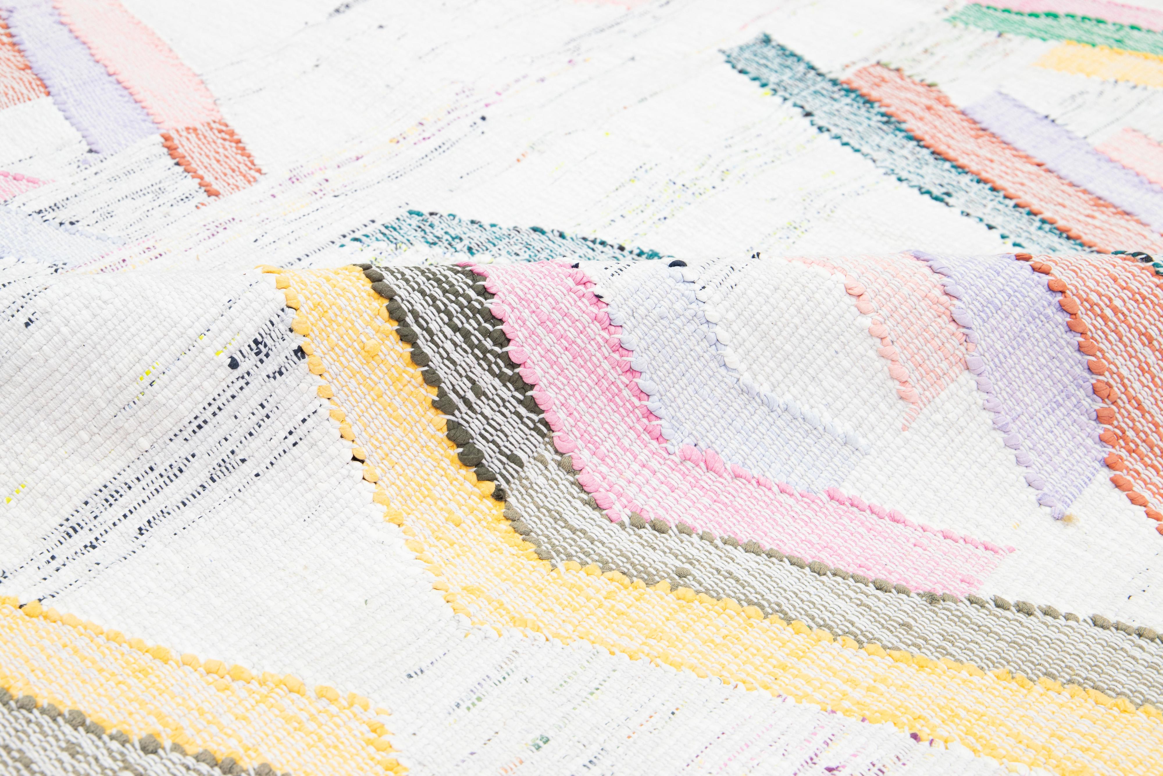 Beigefarbener Wollteppich aus Kelim Flachgewebe mit modernem geometrischem Muster (Handgeknüpft) im Angebot
