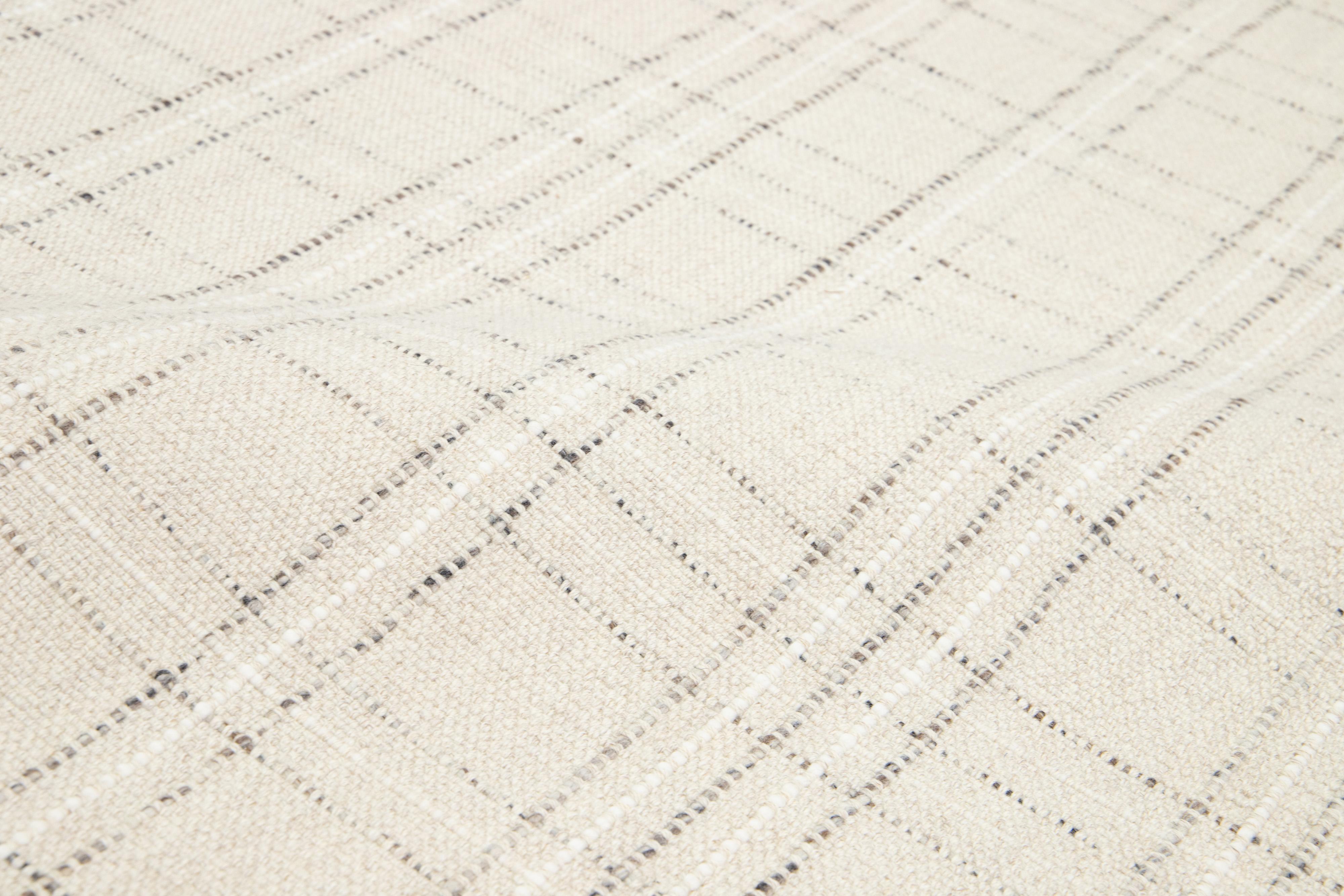 Moderner Flachgewebe-Wollteppich aus Kelim in Beige mit geometrischem Muster von Apadana im Angebot 3