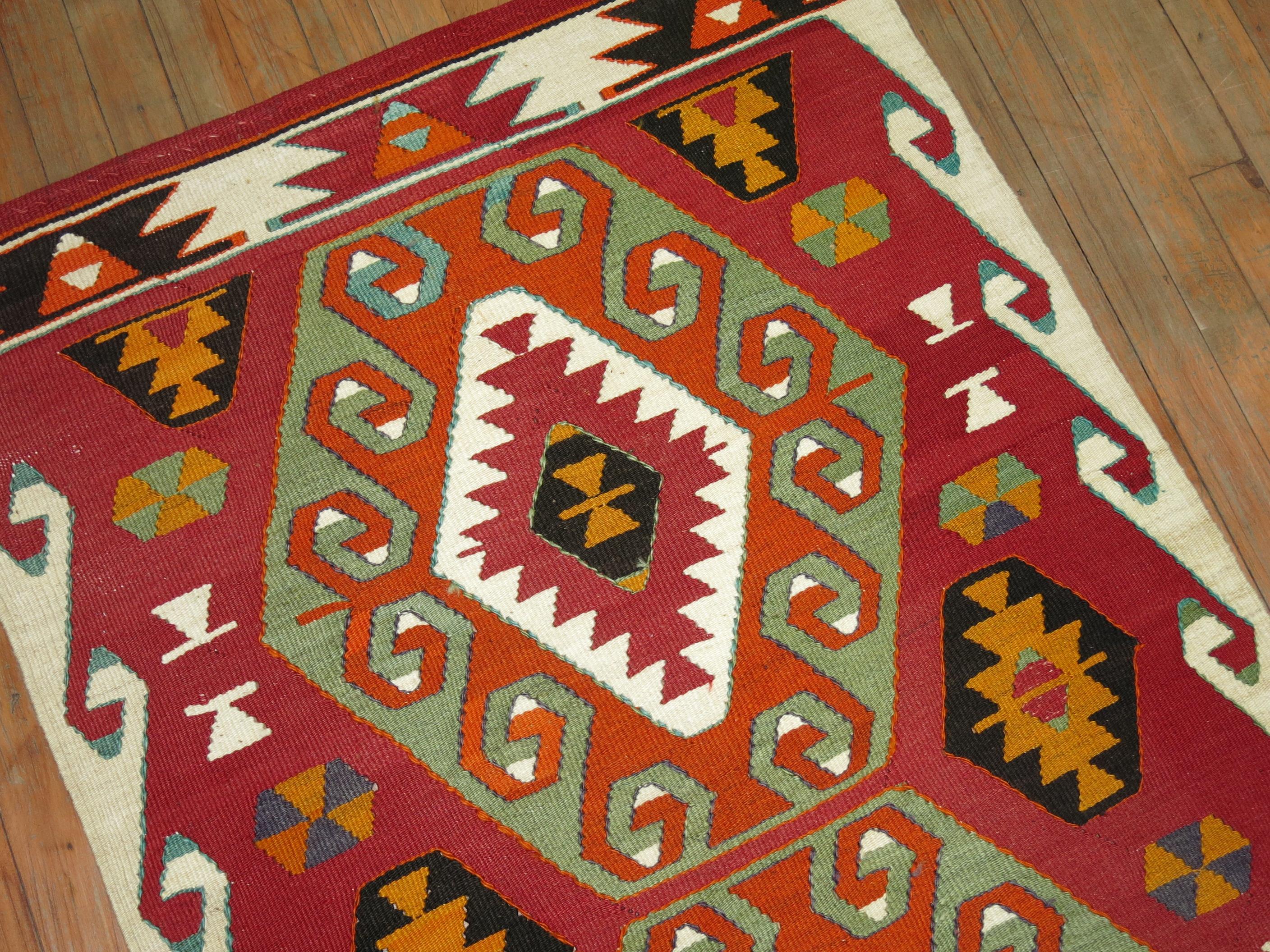 Kilim turco a tessitura piatta di dimensioni da lancio.

rug no.	r4933
dimensione	2' 10