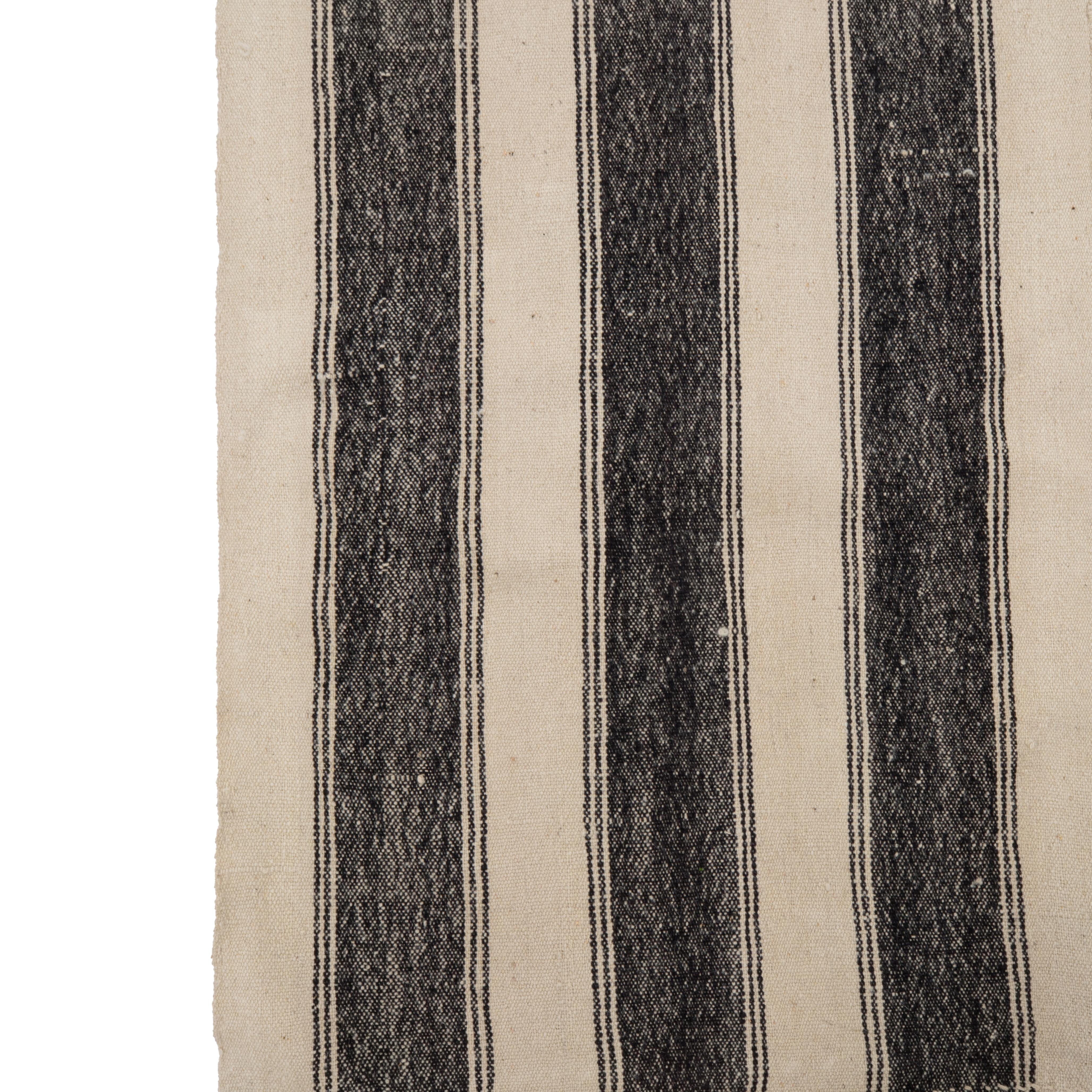 Kilim from Konya, Central Anatolia, Turkey Mid 20th C In Good Condition For Sale In Istanbul, TR