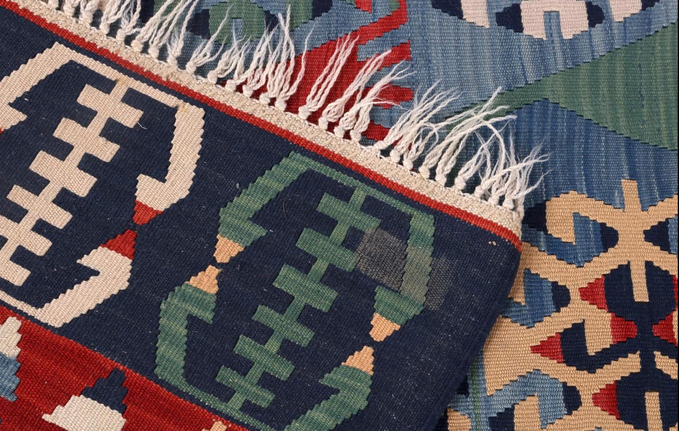 Kilim Gashgaï Fabric Rug For Sale 4