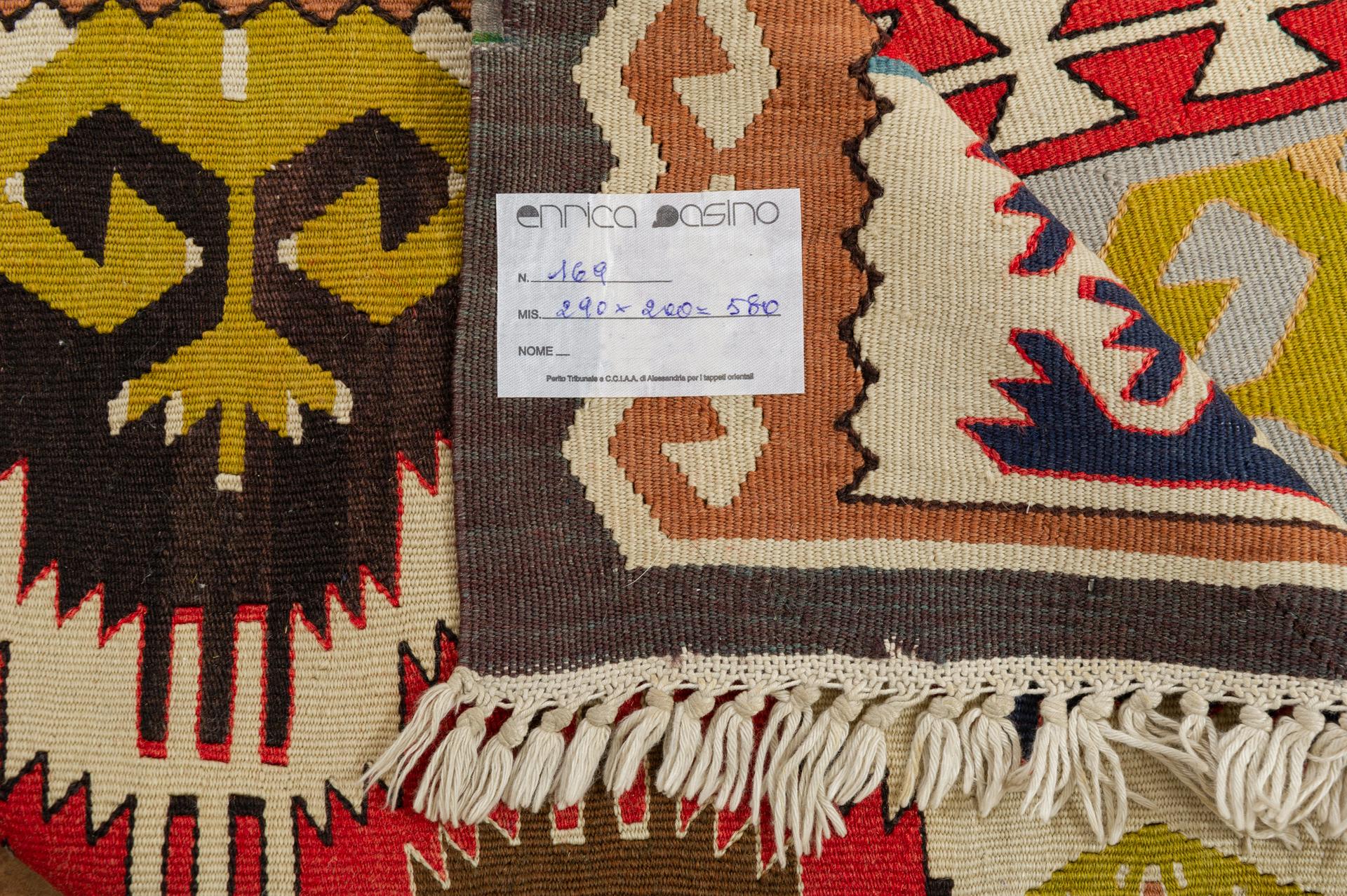 Elegant, neat, precise: this kilim Goçmen  gives a sense of calme with its subdued pastel colors.
The workmanship is excellent, just for western request.
refer. nr. 169 -.