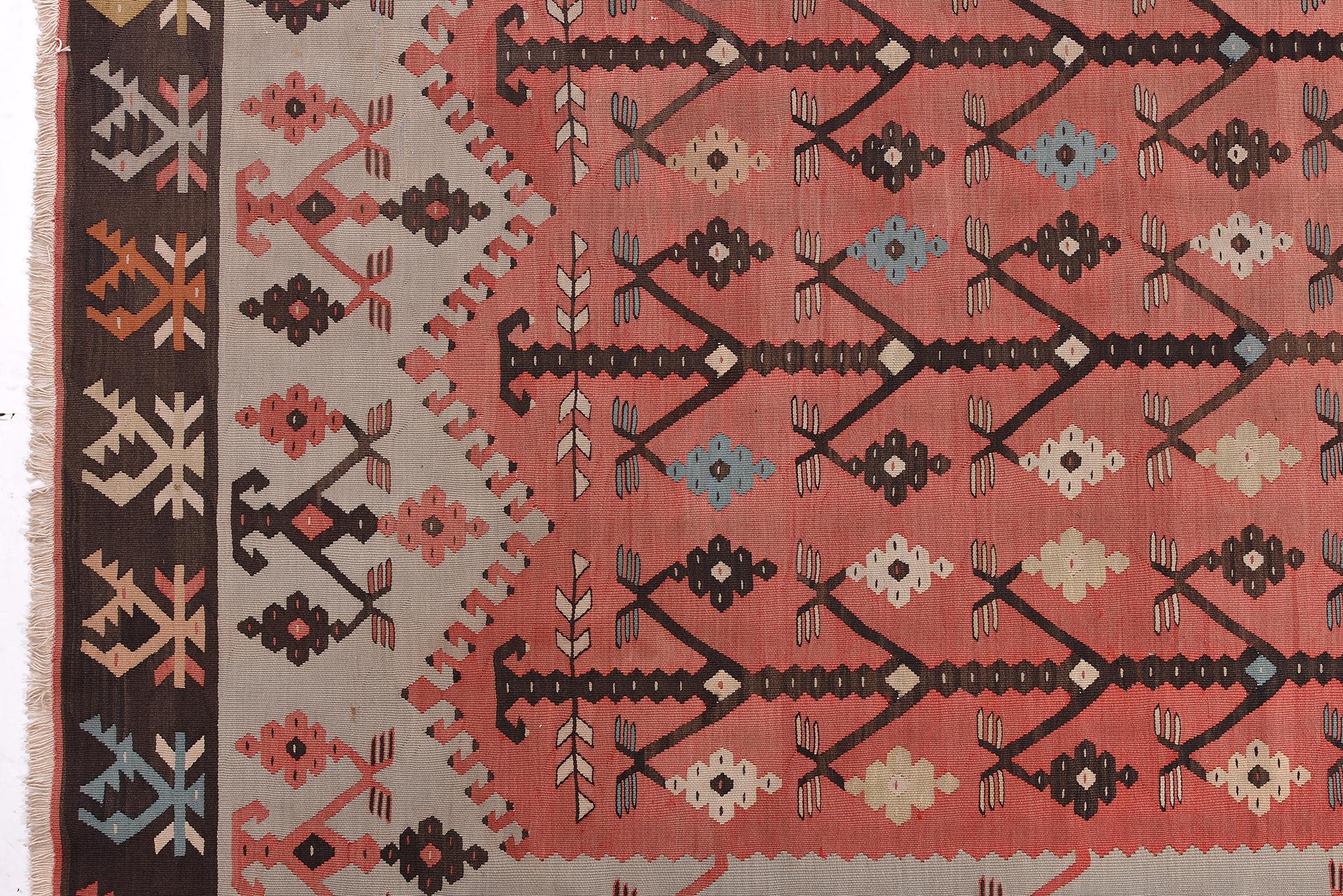 Turkish Large Kilim In Excellent Condition For Sale In Alessandria, Piemonte