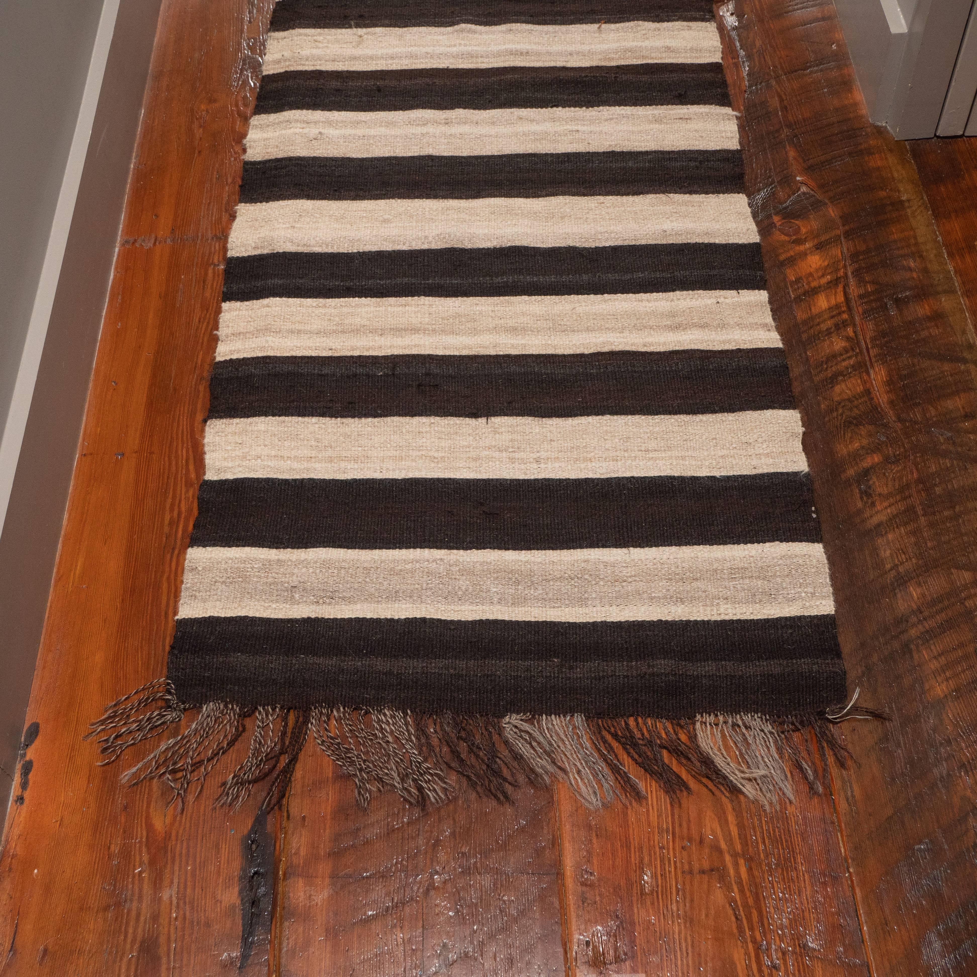Kilim hand-knotted black and white runner


Measure: Length 138.5