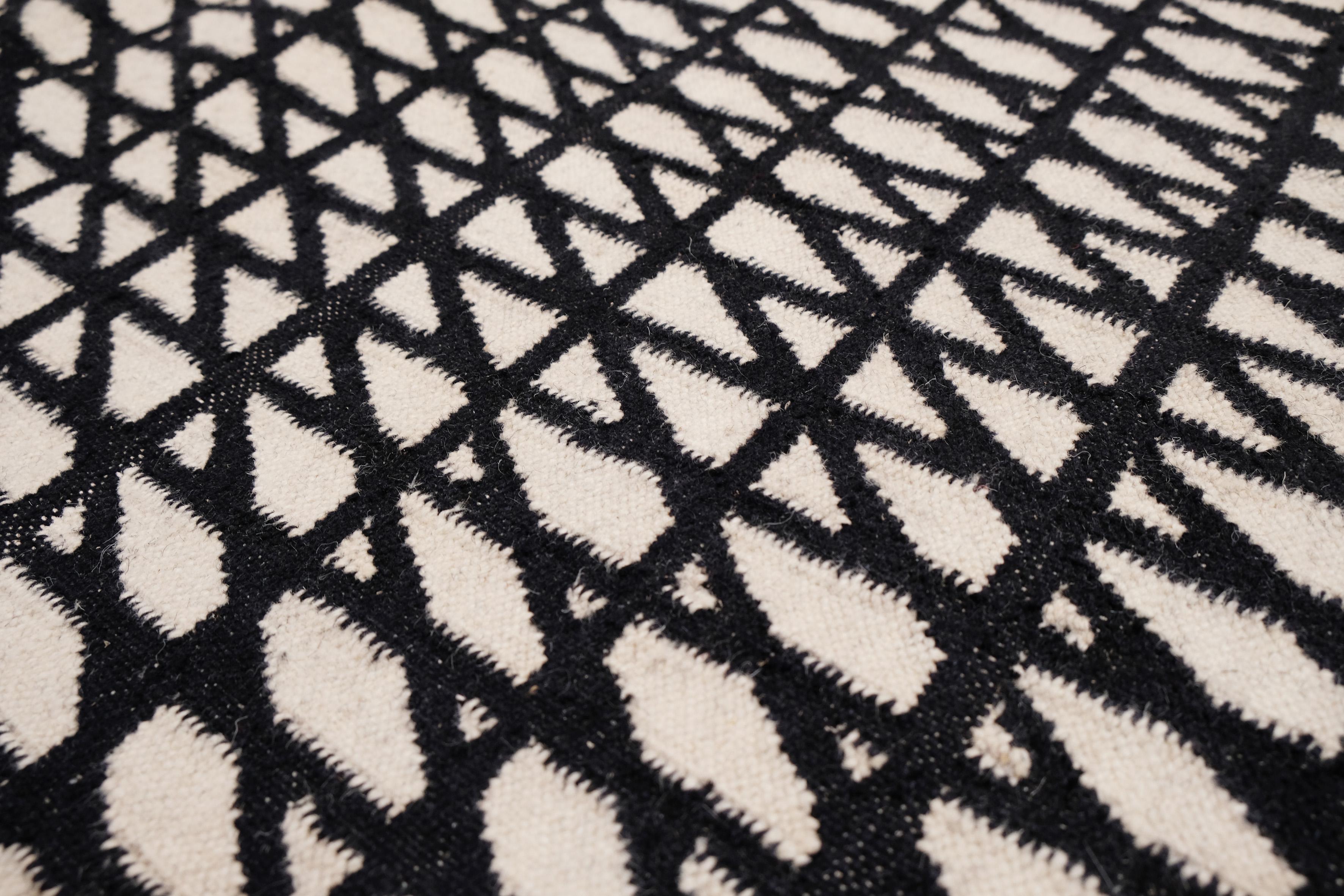 Kelim-Hutch I – Modernes Design Teppich aus Wolle und Baumwolle, handgewebt, Paolo Giordano (Handgewebt) im Angebot