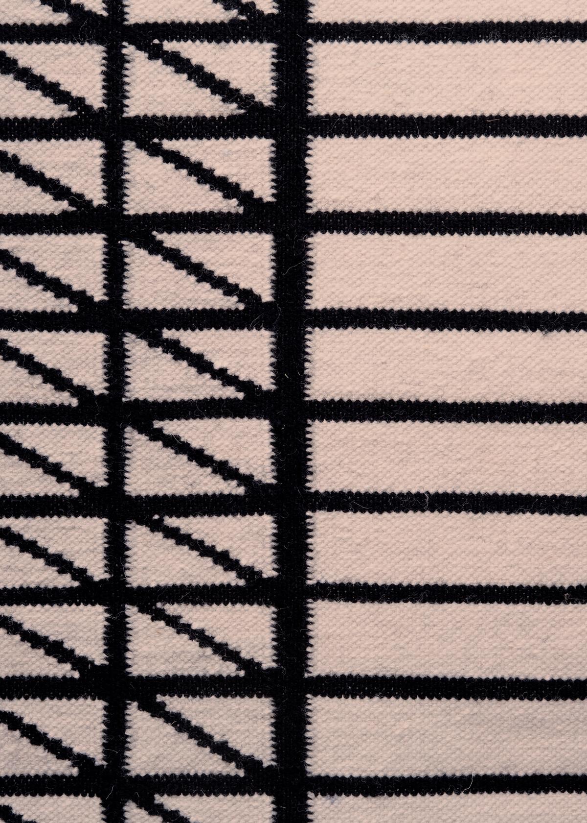 Kelim Hatch IV – Moderner Design-Teppich aus Wolle und Baumwolle, handgewebt von Paolo Giordano (21. Jahrhundert und zeitgenössisch) im Angebot
