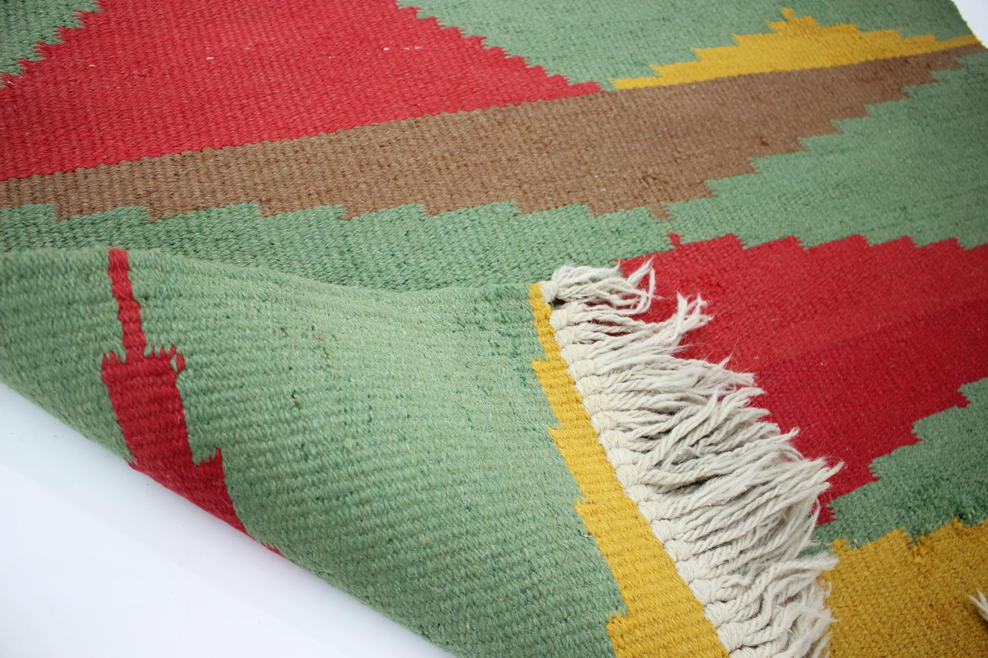 Tchèque Tapis Kilim à motif géométrique abstrait en laine du milieu du siècle dernier Tapis / Tapis Kilim en, années 1960 en vente