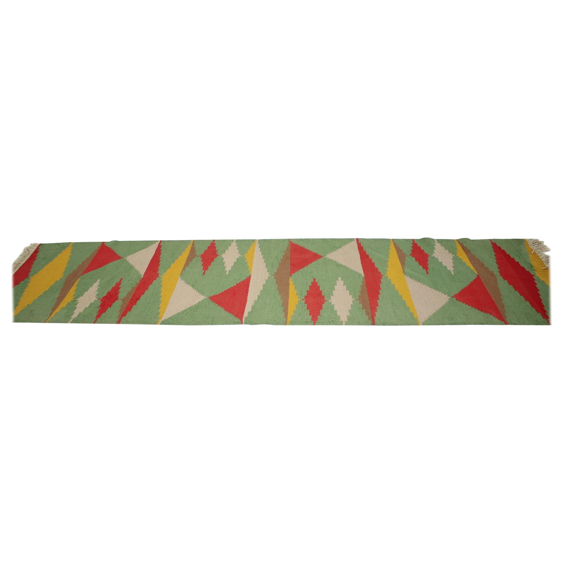Tapis Kilim à motif géométrique abstrait en laine du milieu du siècle dernier Tapis / Tapis Kilim en, années 1960 en vente