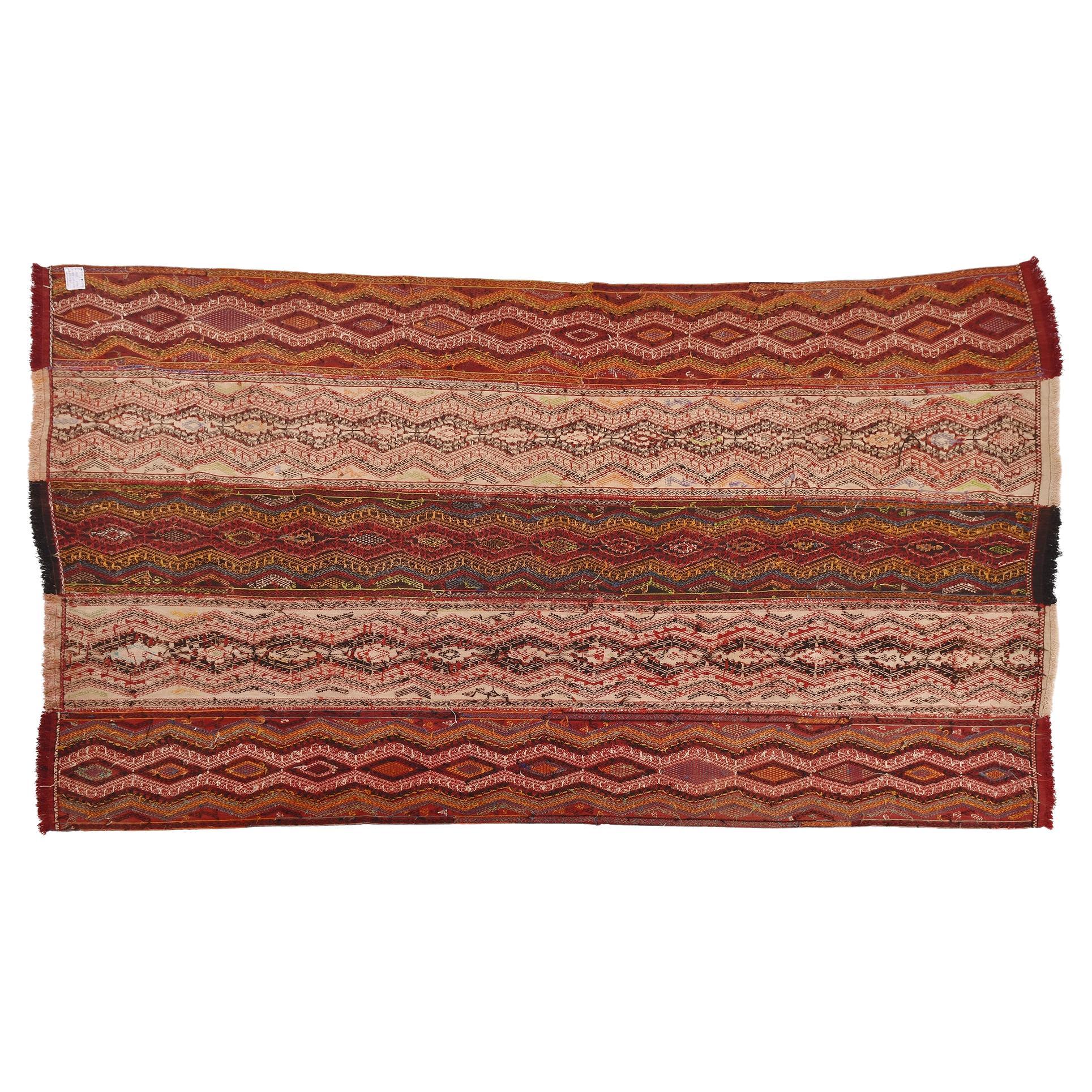 nr. 855 - Turkish kilim of old manufacture, perfect in weaving and accurate geometric design.
It was used on wooden platforms, not on the ground like other kilims, or hung.
We would place it on the sofa or bed or (why not?) on the wall as a