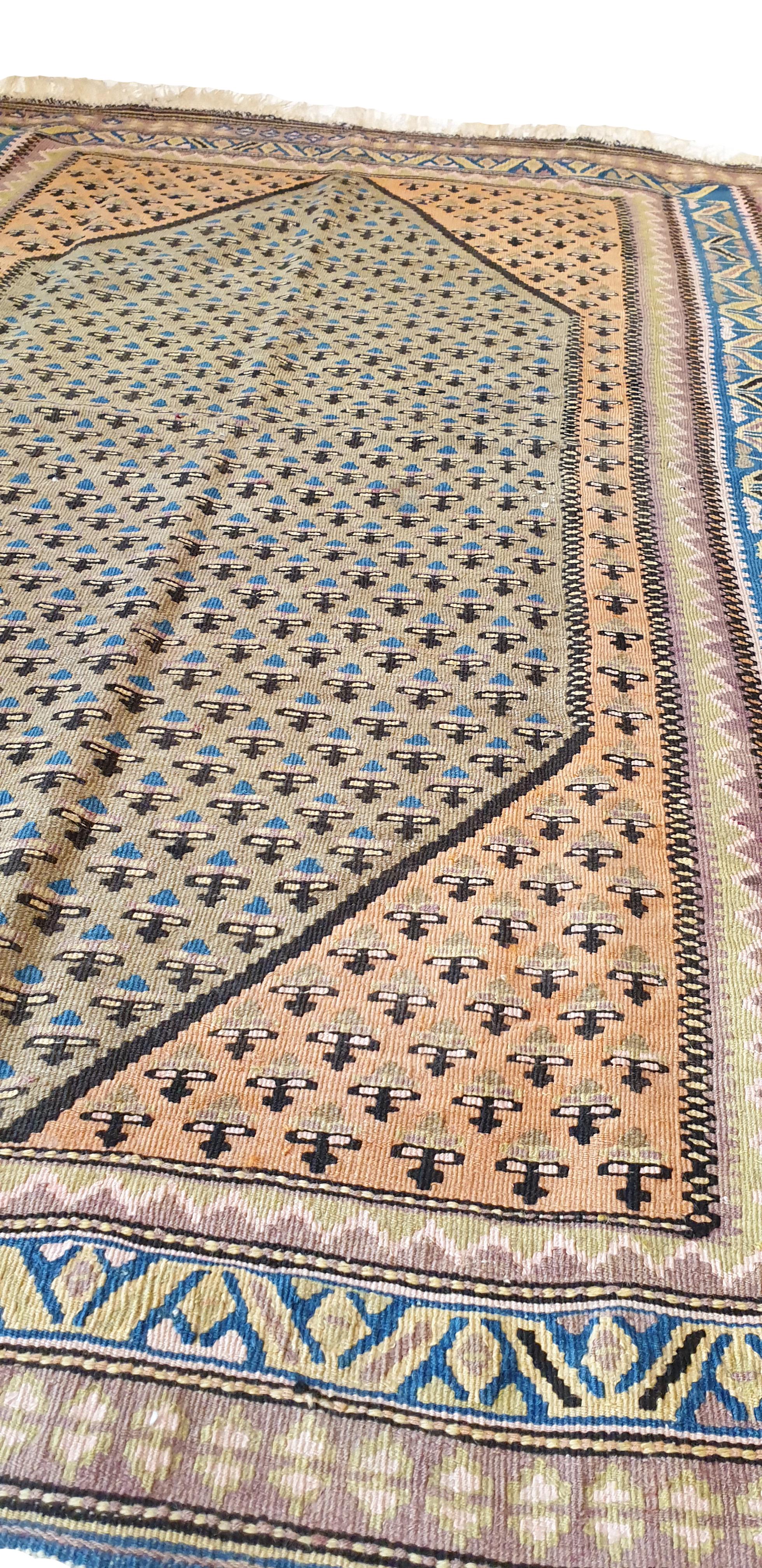 Hand-Knotted 657   -  Kilim Oriental, 20th Century For Sale
