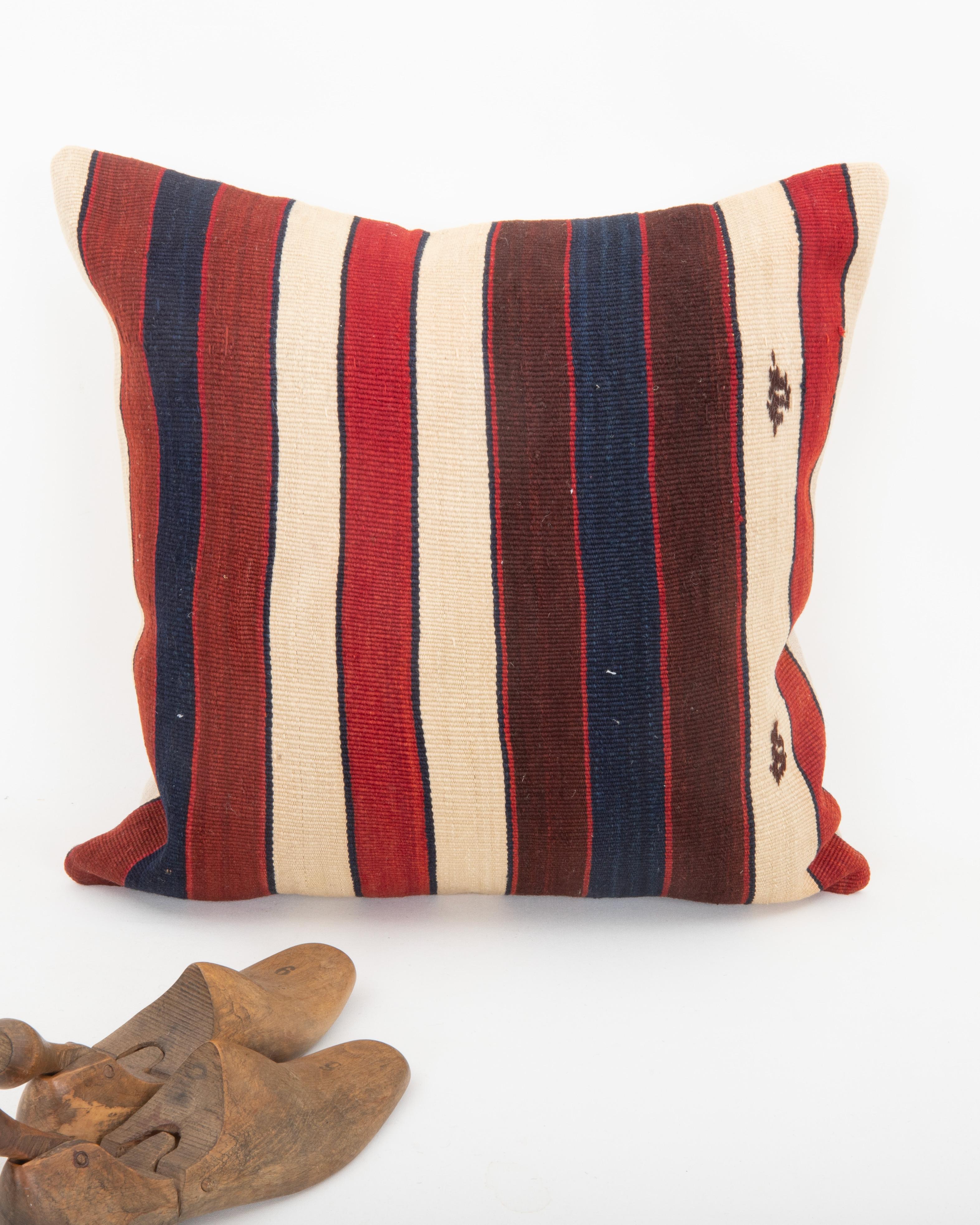 Kilim Pillowcase made from a 19th C. Eastern Anatolian kilim Fragment (Handgewebt) im Angebot
