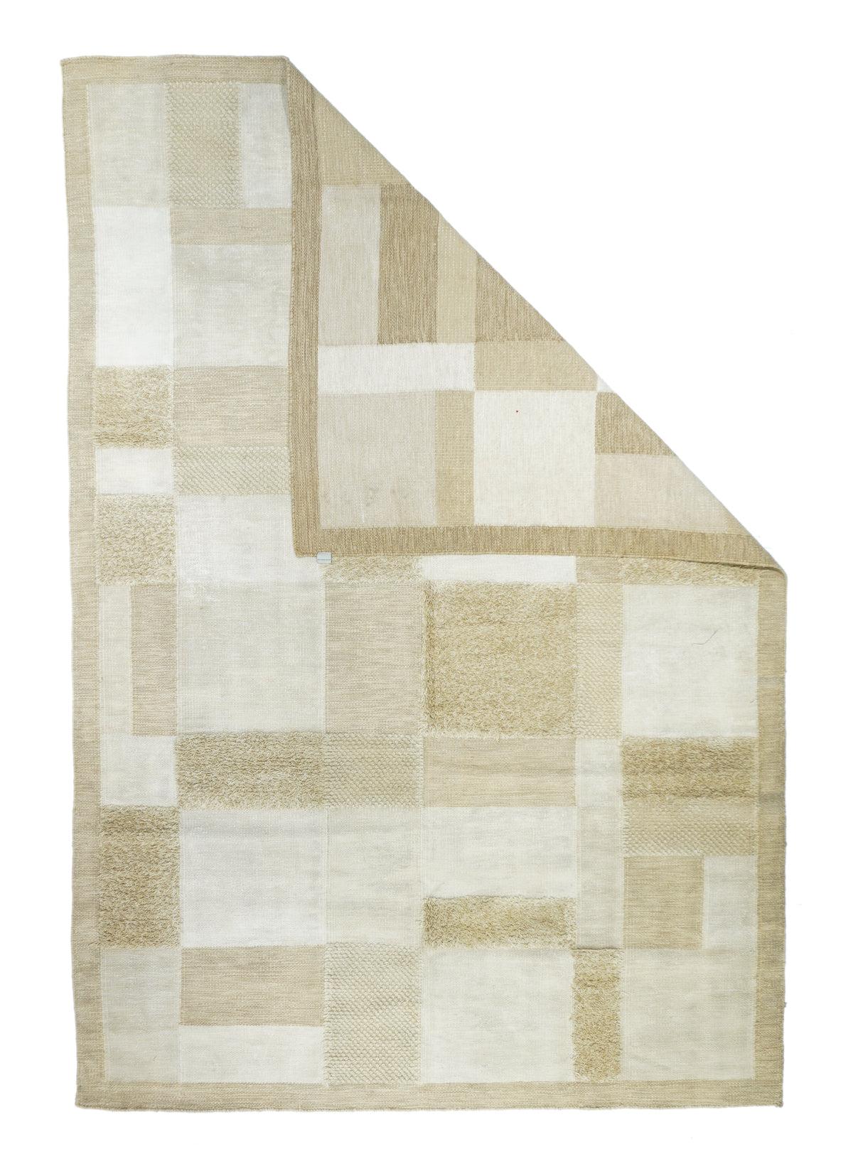 Kilim Rug 6'7'' x 9'7''.