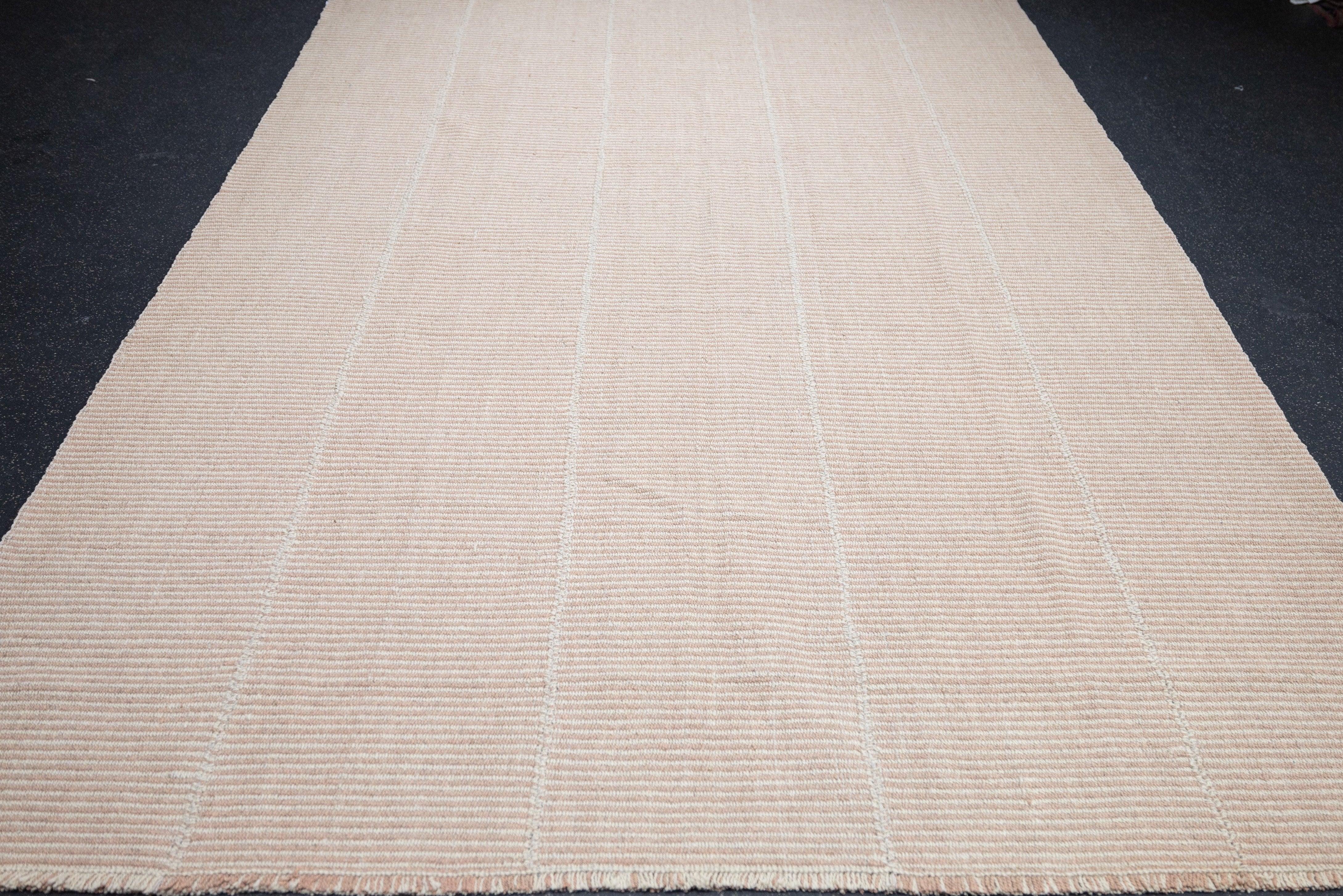 Kilim-Teppich 7'2'' x 9'10'' im Zustand „Hervorragend“ im Angebot in New York, NY