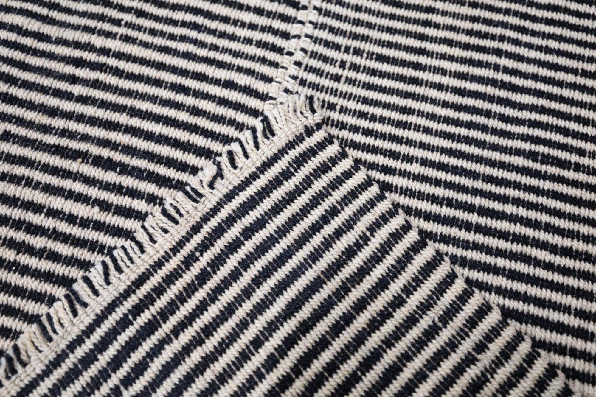 Kilim-Teppich 8'3'' x 11'4'' im Angebot 3