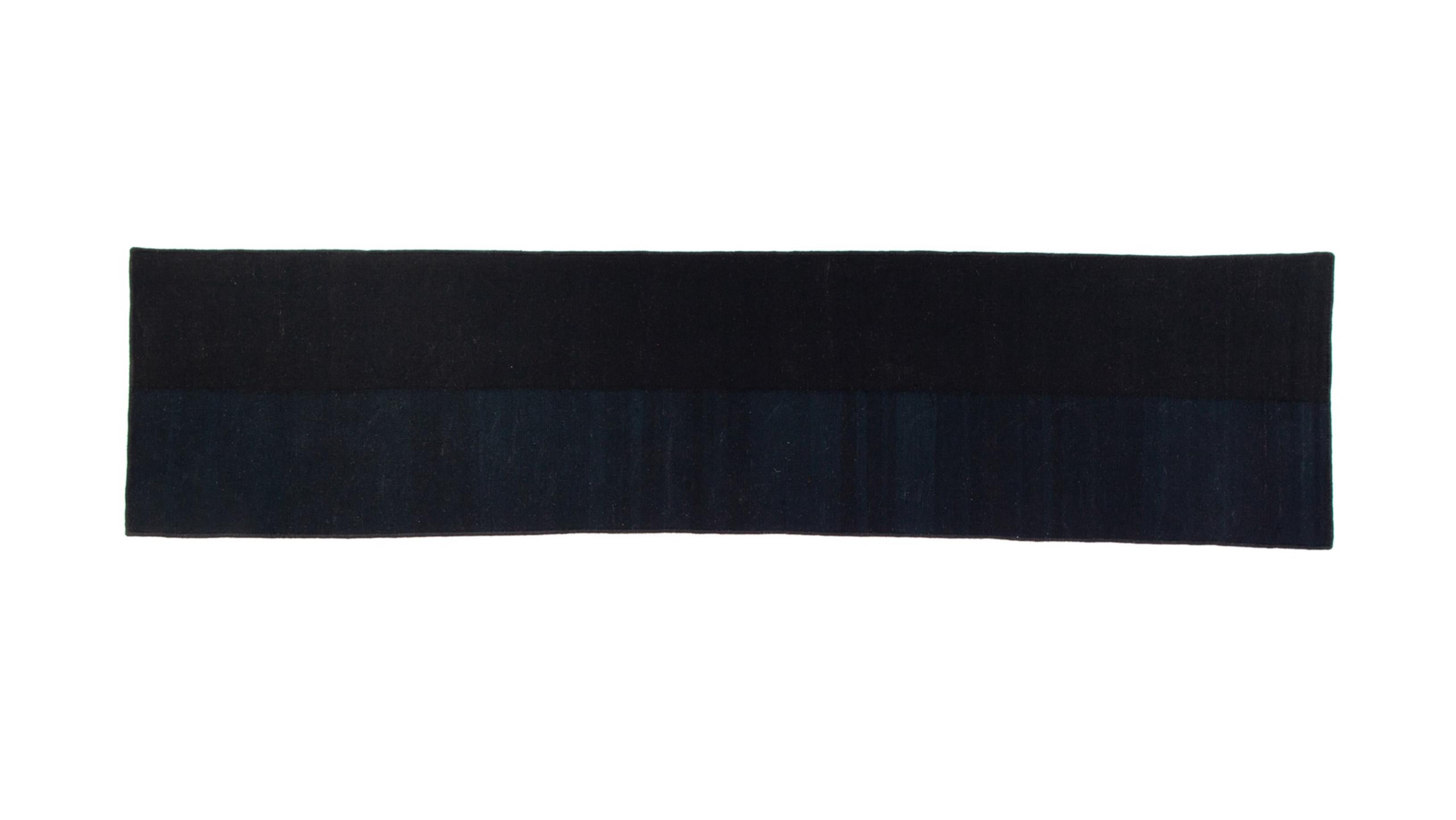 Kilim-Teppich von Taher Asad Bakhtiari
Abmessungen: B 105 x L 395 cm
MATERIALIEN: Wolle

Taher Asad-Bakhtiari (B.1982, Teheran) ist ein autodidaktischer Künstler, dessen Praxis sich auf Objekte, Textilien und Erfahrungen konzentriert, aber nicht