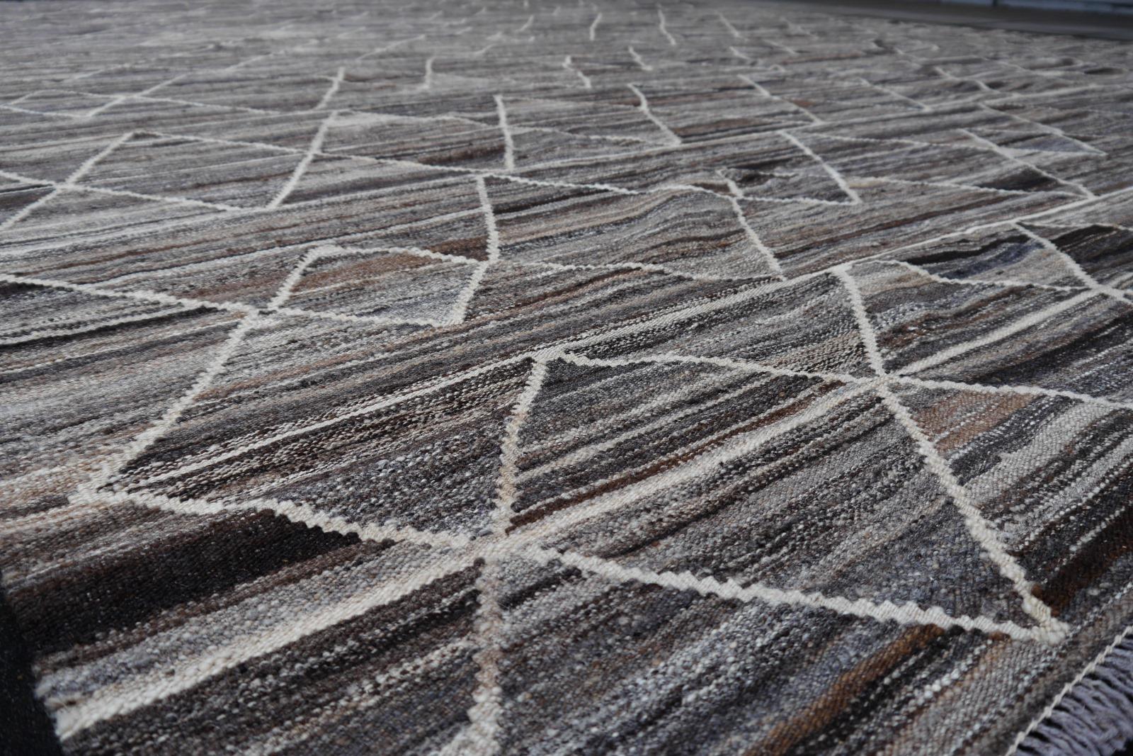 Wool 17 x 12 ft Rug Kilim Modern Design Neutrals Gray Brown Scandinavian Style Carpet For Sale