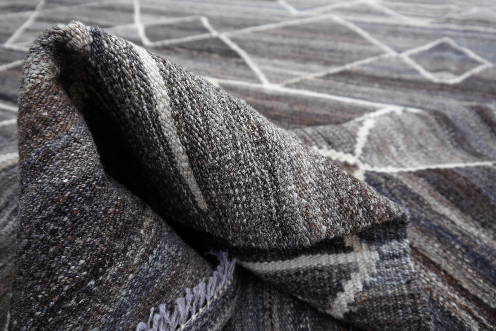 17 x 12 ft Rug Kilim Modern Design Neutrals Gray Brown Scandinavian Style Carpet For Sale 2
