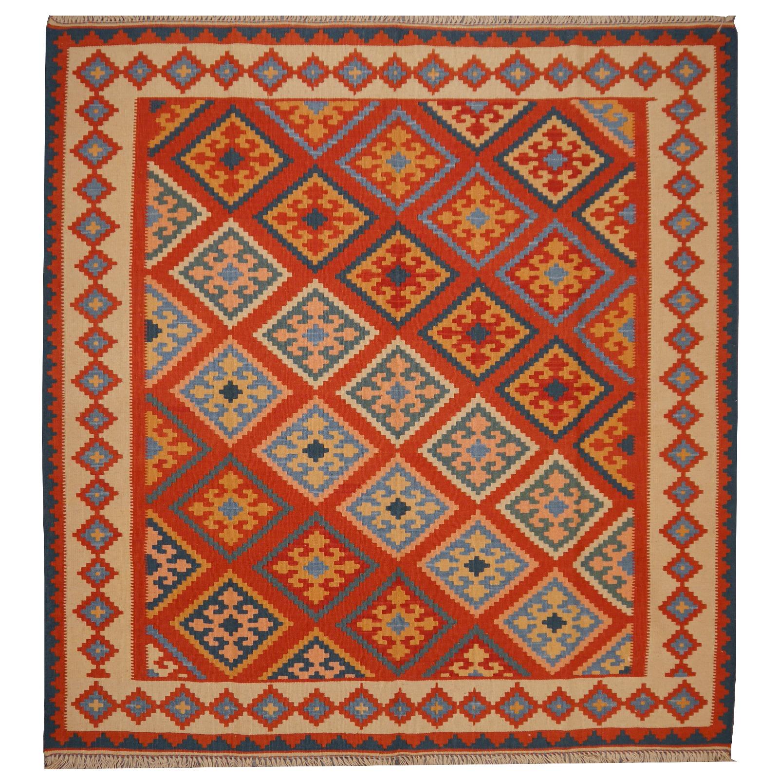 Kilim rug hand-woven carpet tribal design with vibrant natural dye colors In Excellent Condition For Sale In Lohr, Bavaria, DE