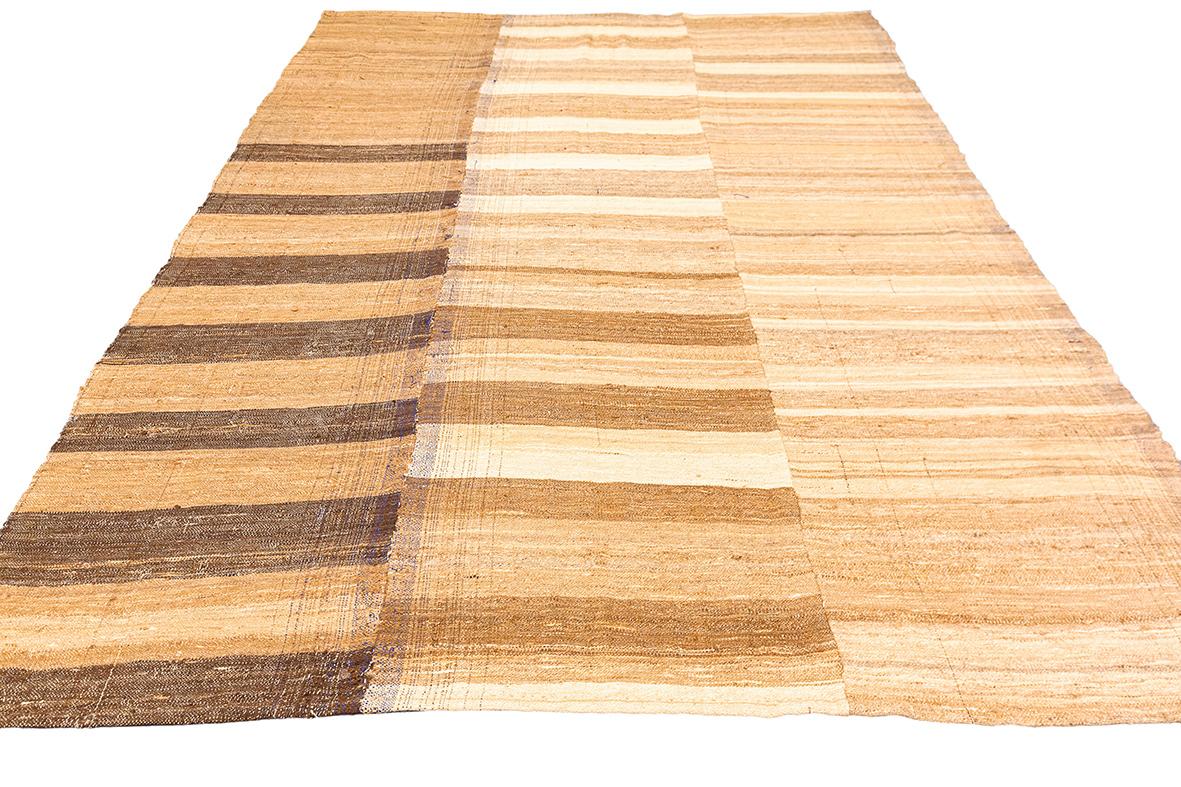 Minimalistischer Kilim-Teppich - 288 × 193 cm (9' 5