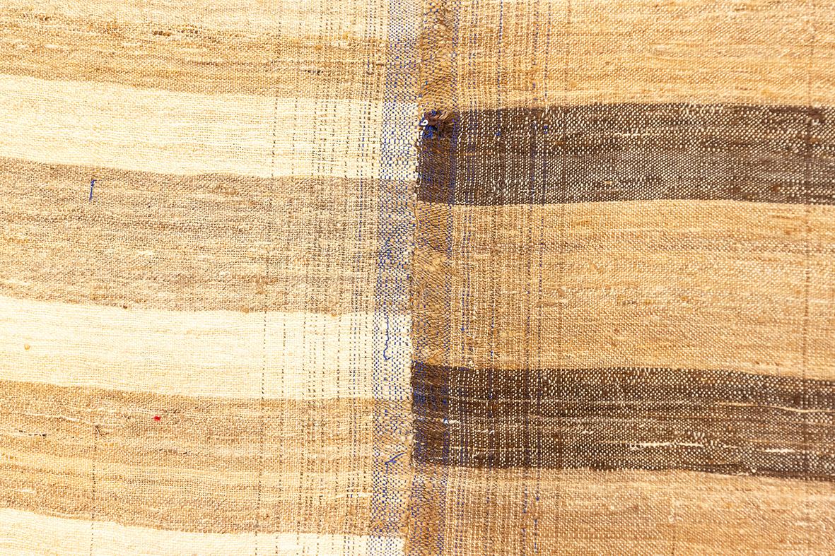 Kilim Rug Minimalistisches Design (Handgefertigt) im Angebot