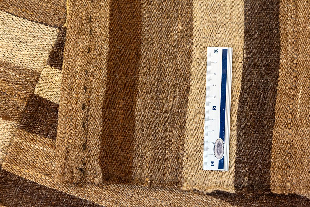 Rug & Kilim Design/One rayé dans les tons naturels en vente 1