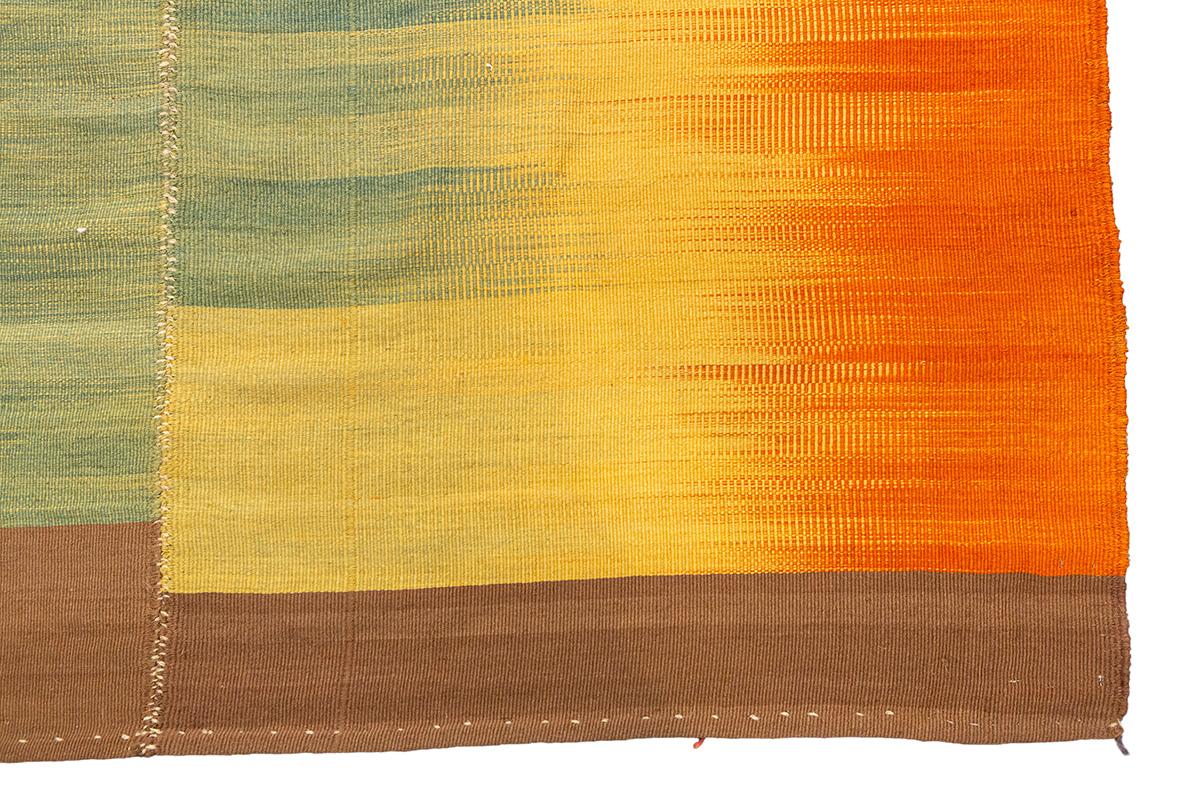 Kilim Rug Sunset Gradient Design In Good Condition For Sale In Ferrara, IT