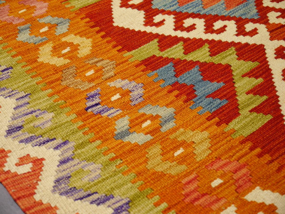 Tapis Kilim tribal Kelim à teintures naturelles et motif de diamant tissé à la main plat en vente 2
