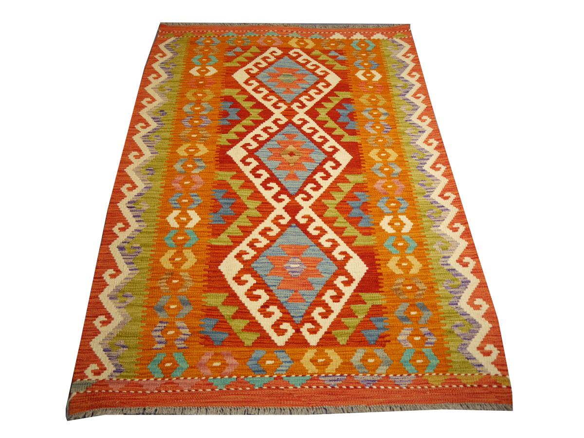 Tribal Tapis Kilim tribal Kelim à teintures naturelles et motif de diamant tissé à la main plat en vente