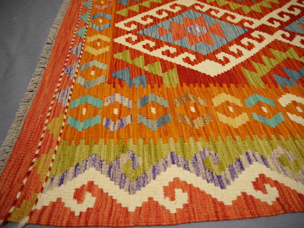 Tissé à la main Tapis Kilim tribal Kelim à teintures naturelles et motif de diamant tissé à la main plat en vente