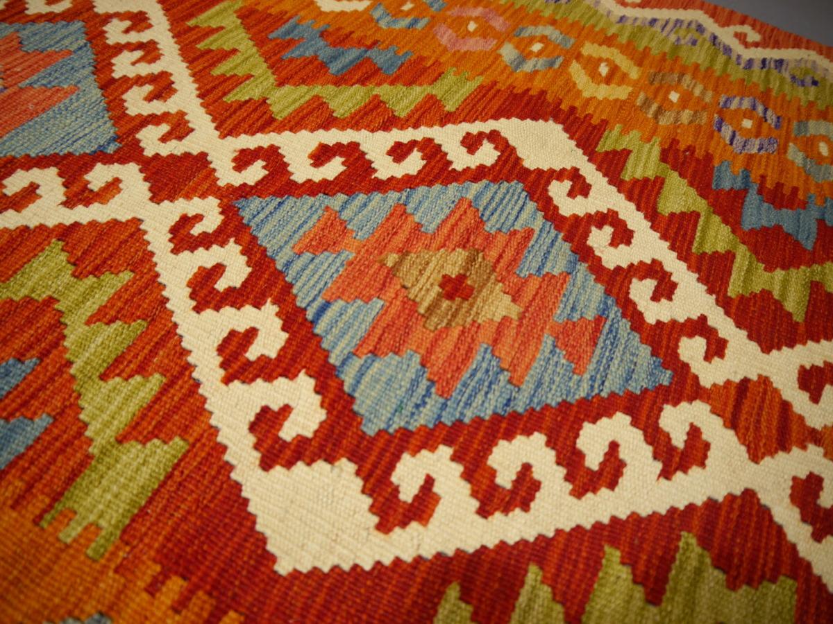 XXIe siècle et contemporain Tapis Kilim tribal Kelim à teintures naturelles et motif de diamant tissé à la main plat en vente