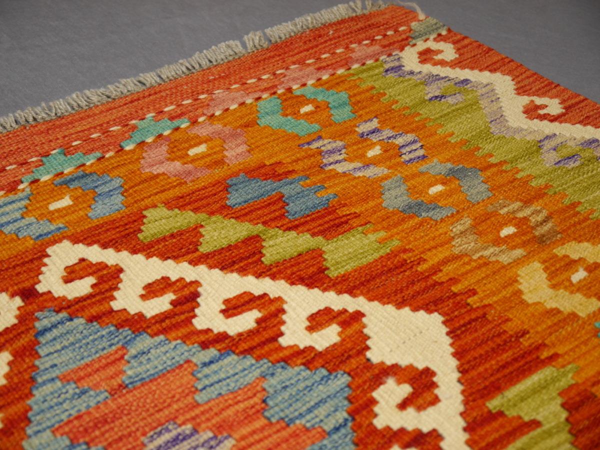 Laine Tapis Kilim tribal Kelim à teintures naturelles et motif de diamant tissé à la main plat en vente
