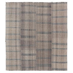 Rug & Kilim con un sottile motivo a quadri nei colori beige, marrone tenue e blu 10'2 x 12'2