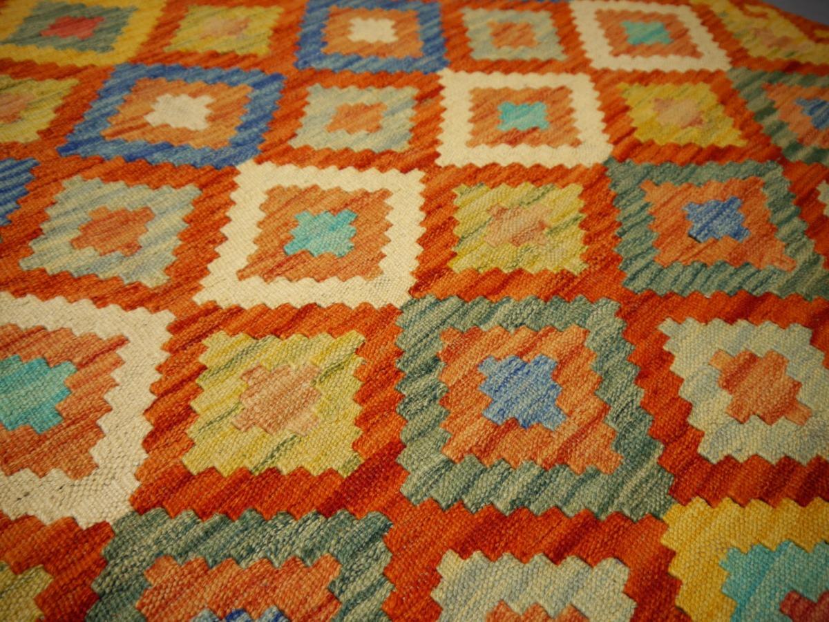 Kilim Rug with Natural Dyes Flat Hand-Woven Tribal Nomad Kelim Diamond Design In New Condition In Lohr, Bavaria, DE