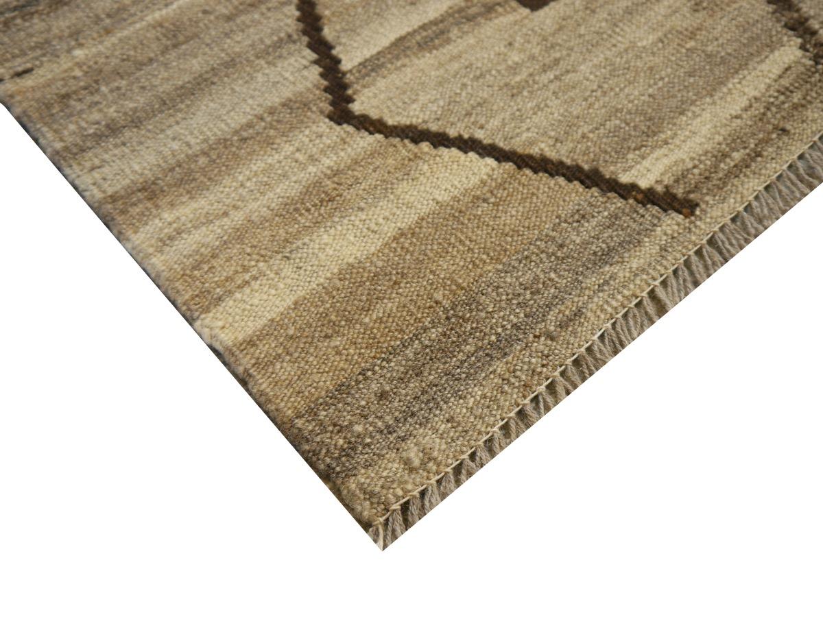 Kilim Rug with Natural Undyed Wool Flatweave Hand-Woven Kelim In Excellent Condition For Sale In Lohr, Bavaria, DE