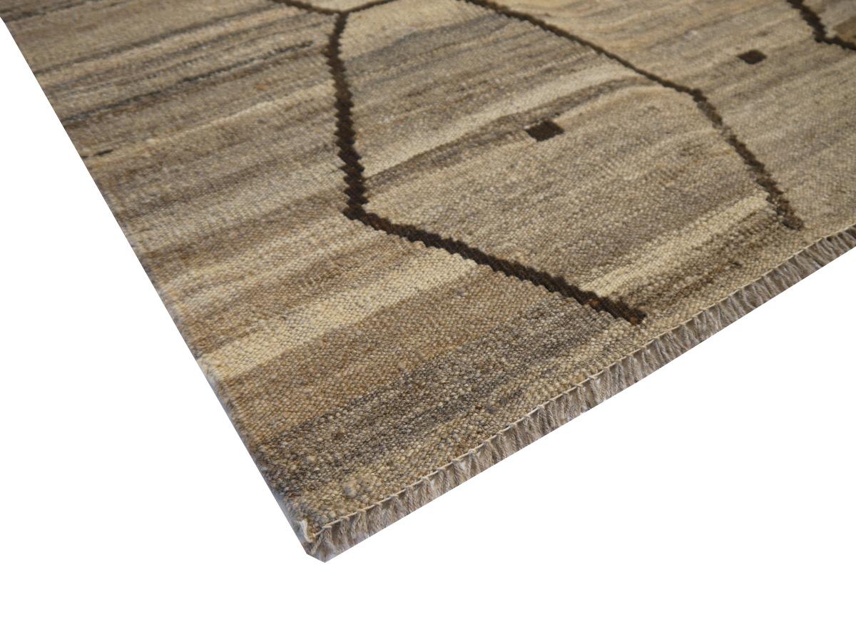 Contemporary Kilim Rug with Natural Undyed Wool Flatweave Hand-Woven Kelim For Sale